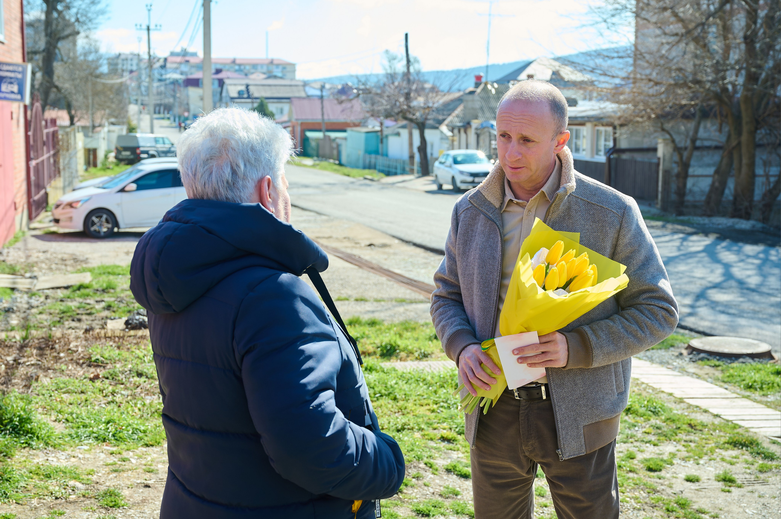 Поздравления девочкам Кабардинки от Главы округа Кялова Г.Е. Жизнь курорта Кабардинка в фотографиях
