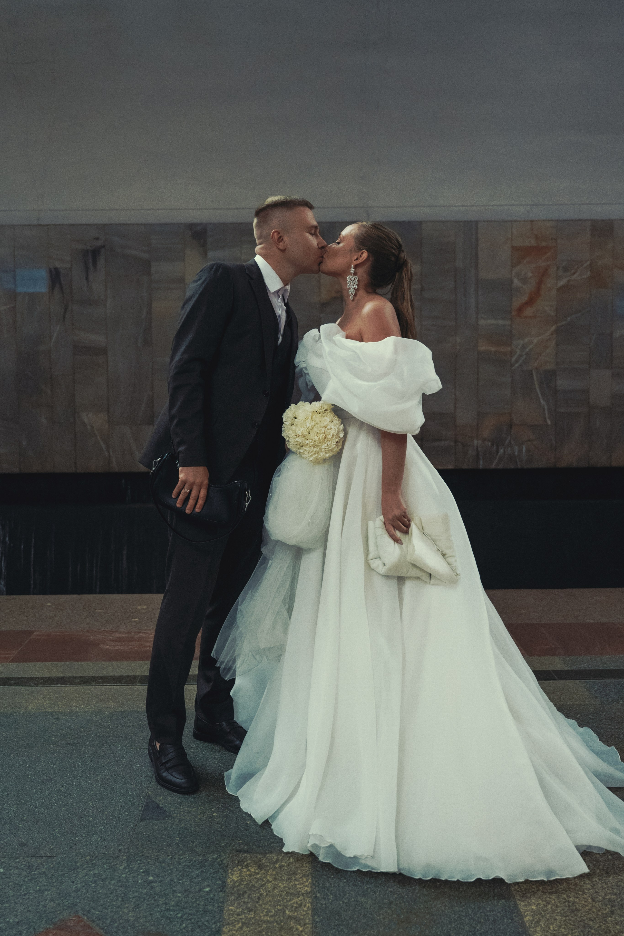 Фотосессия в метро. Свадебный и семейный фотограф Виктория Носачёва. Щелково, Москва и МО