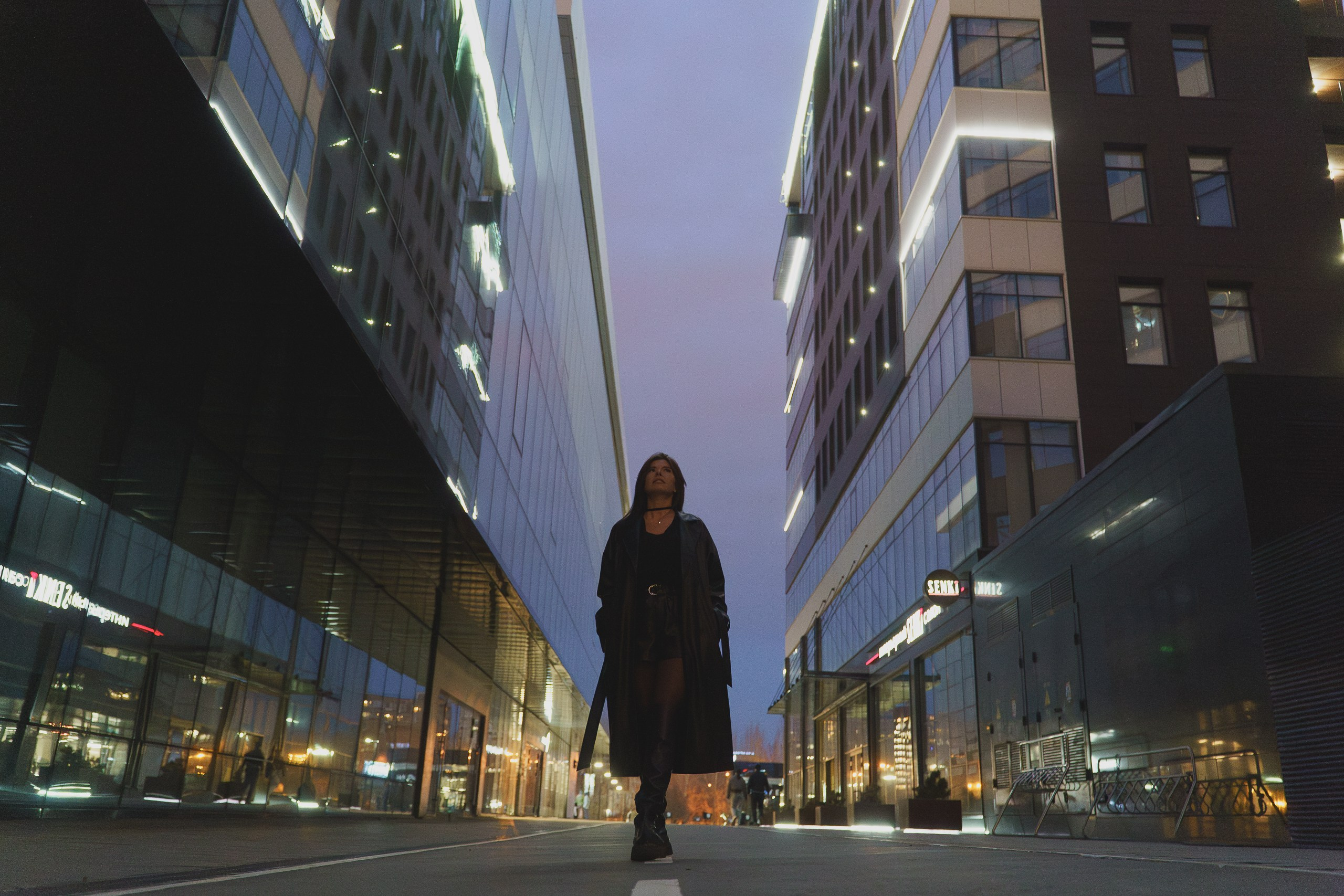 Девушка и ночной город | услуги фотосессии Екатеринбург