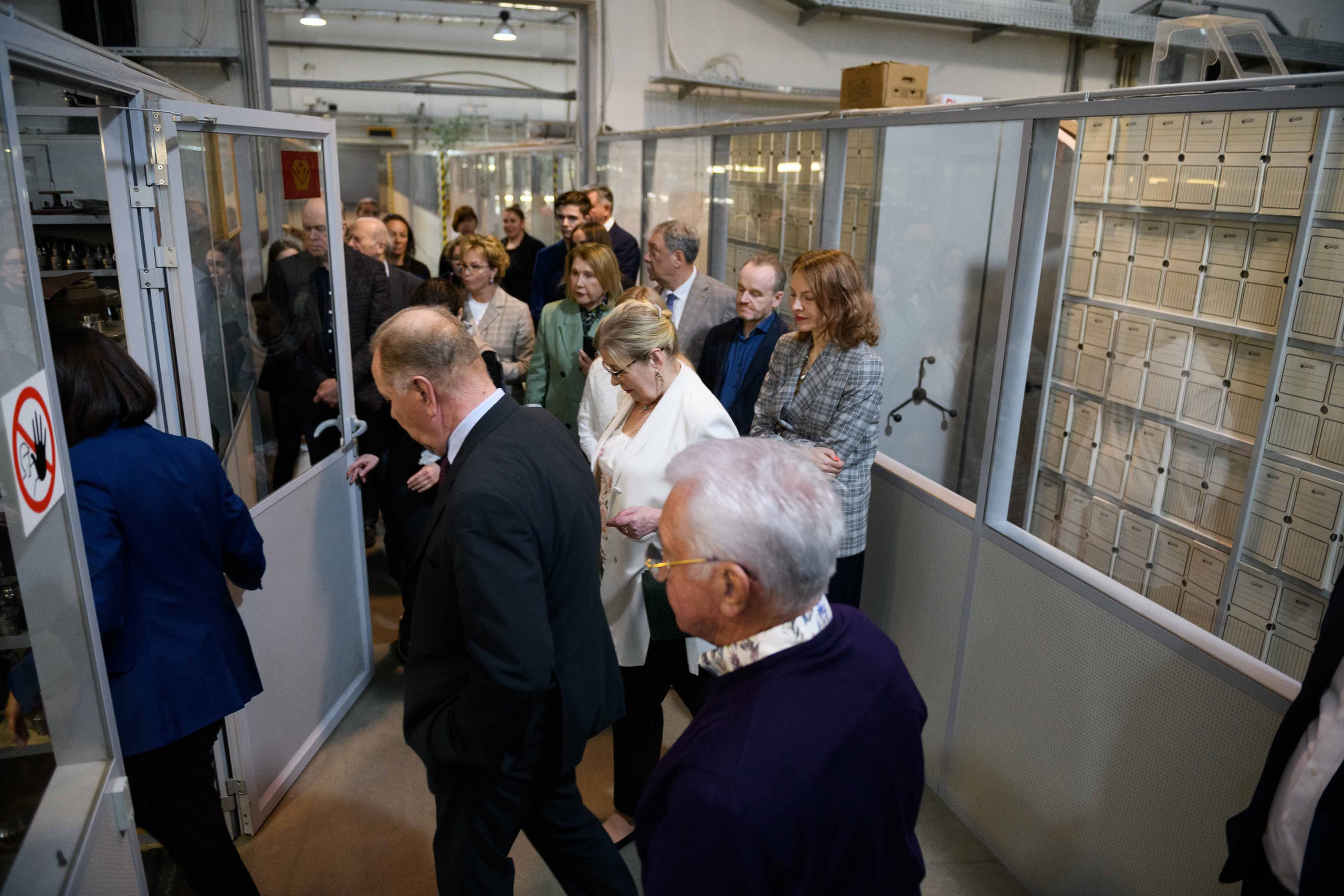 Русские Самоцветы: За кулисами легенды — Фотоальбом об искусстве и производстве