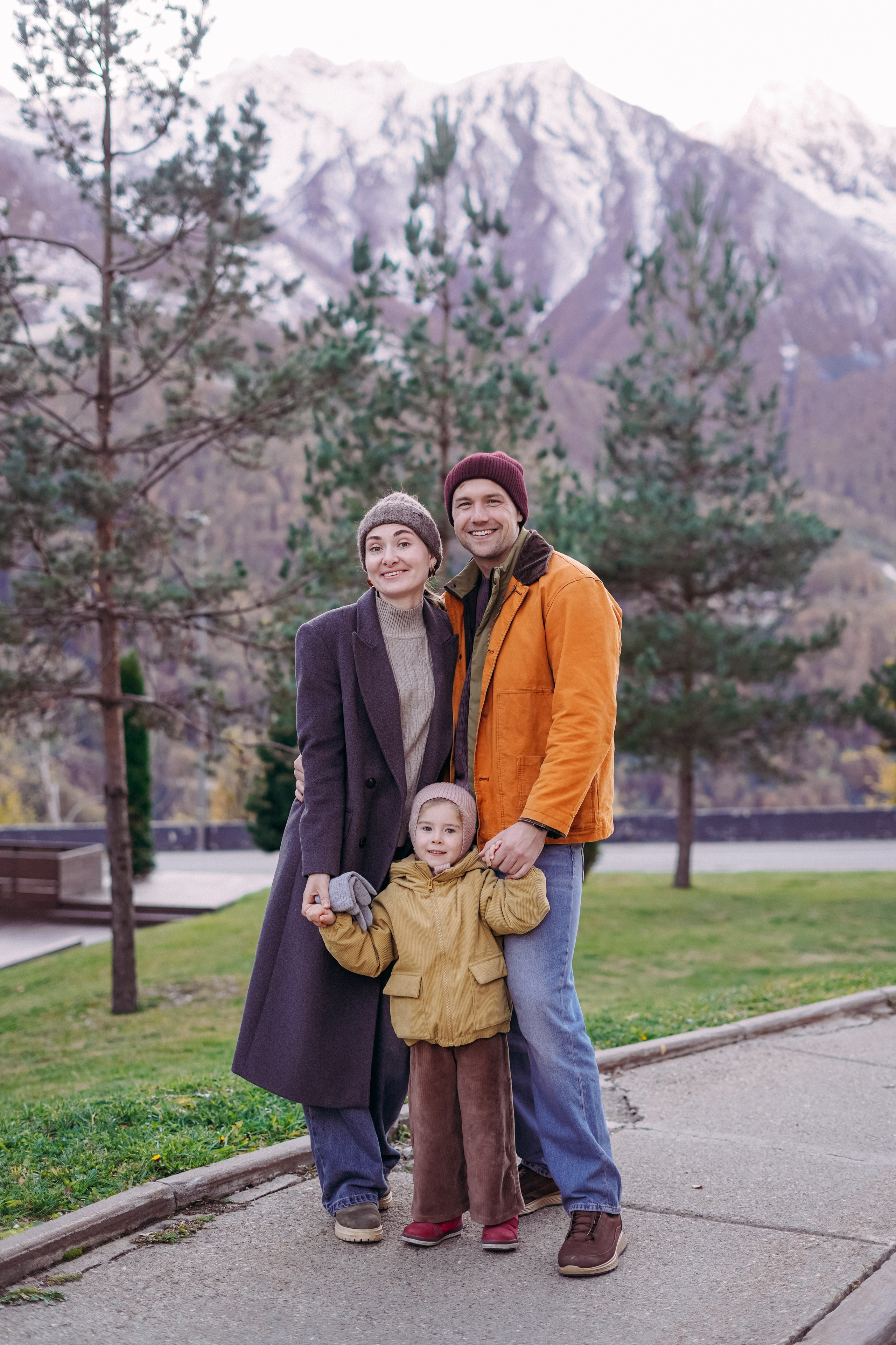 Алексей, Анна и Валентина в Горной Олимпийской деревне. Фотограф в Сочи и Абхазии | Фототуры | September Air