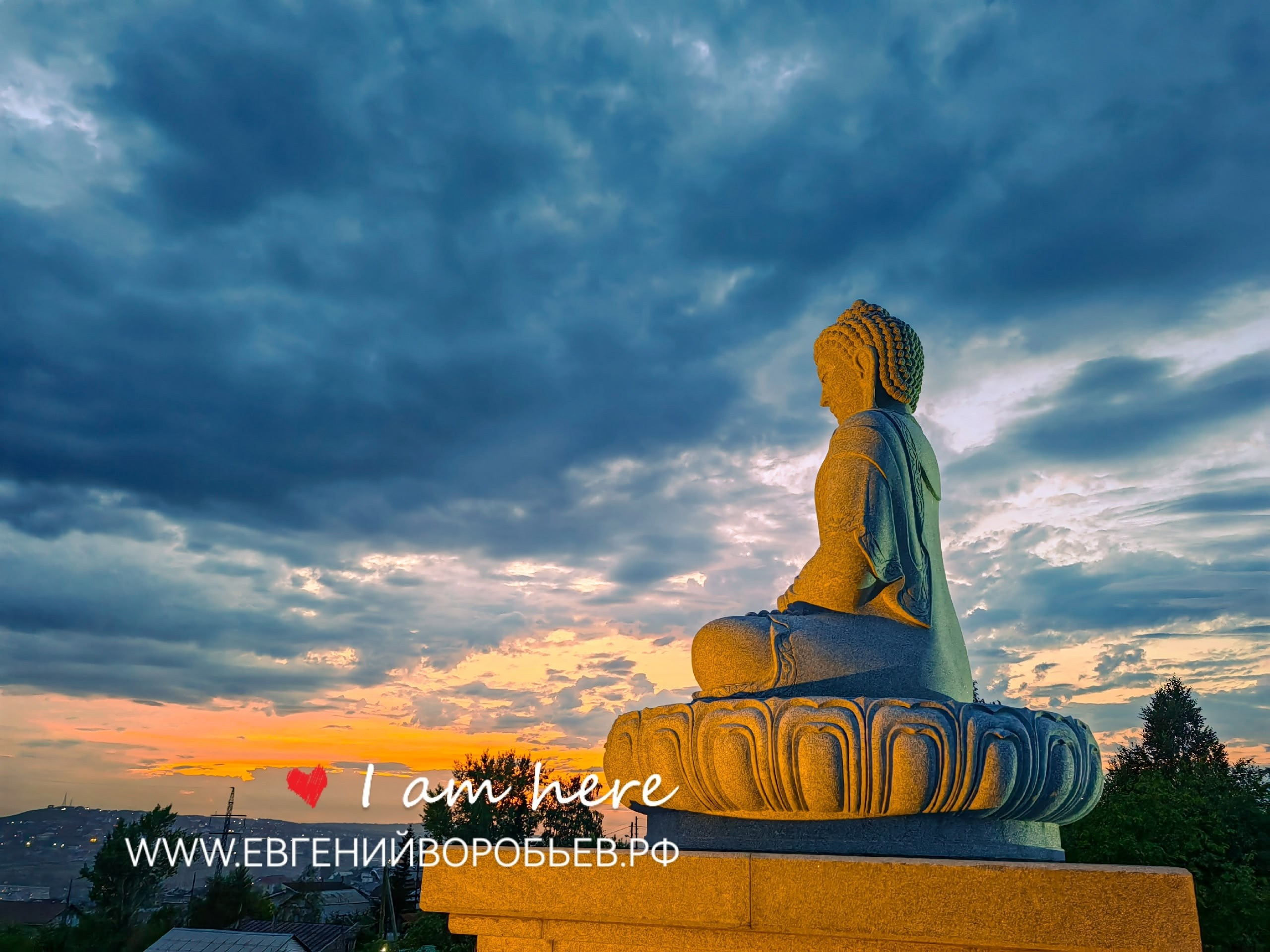 закат статуя Будда экскурсии Красноярск индивидуальный тур фото интересные места что посмотреть куда сходить что посетить достопримечательности Красноярска фототур фотосессия аренда кабриолета аренда микроавтобуса трансфер цена заказать экскурсию программа маршрут смотровые площадки видовые красивые места Национальный парк заповедник Столбы Дивногорск Красноярская ГЭС путешествие туристический маршрут место силы Часовня Параскевы Пятницы Коммунальный мост остров Татышев Бобровый лог Николаевская сопка набережная Енисея село Овсянка музей Астафьева Караульная гора Виноградовский мост гид экскурсовод индивидуальная экскурсия фотосъемка виды на Енисей фанпарк Бобровый лог парк флоры и фауны Роев ручей Торгашинский хребет скала Такмак вантовый мост куда сходить цены расписание заказать онлайн экскурсионное обслуживание трансфер на комфортабельном автобусе