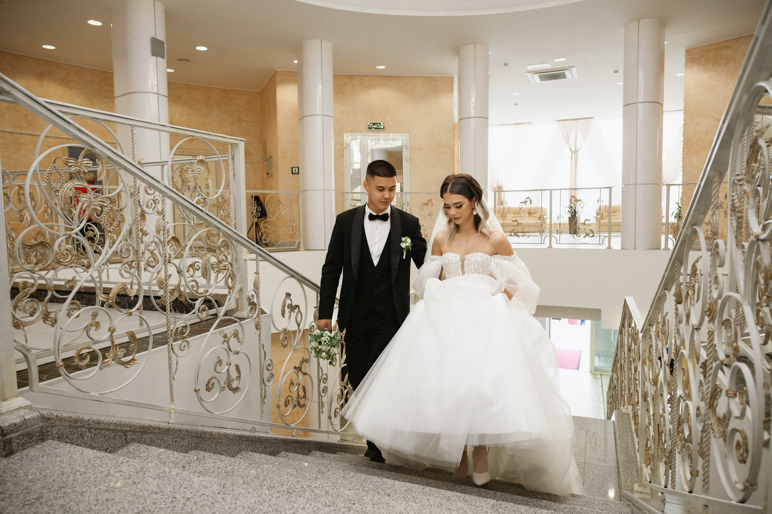 Фотосъемка свадьбы и венчания в Петропавловске-Камчатском на фоне вулканов и Тихого океана. Свадебная церемония в храме с эмоциональными моментами и природными пейзажами Камчатки. Профессиональная фотография пар у алтаря и на фоне диких пейзажей полуострова. Цены на свадебную фотосъемку с уникальными локациями Петропавловска-Камчатского.