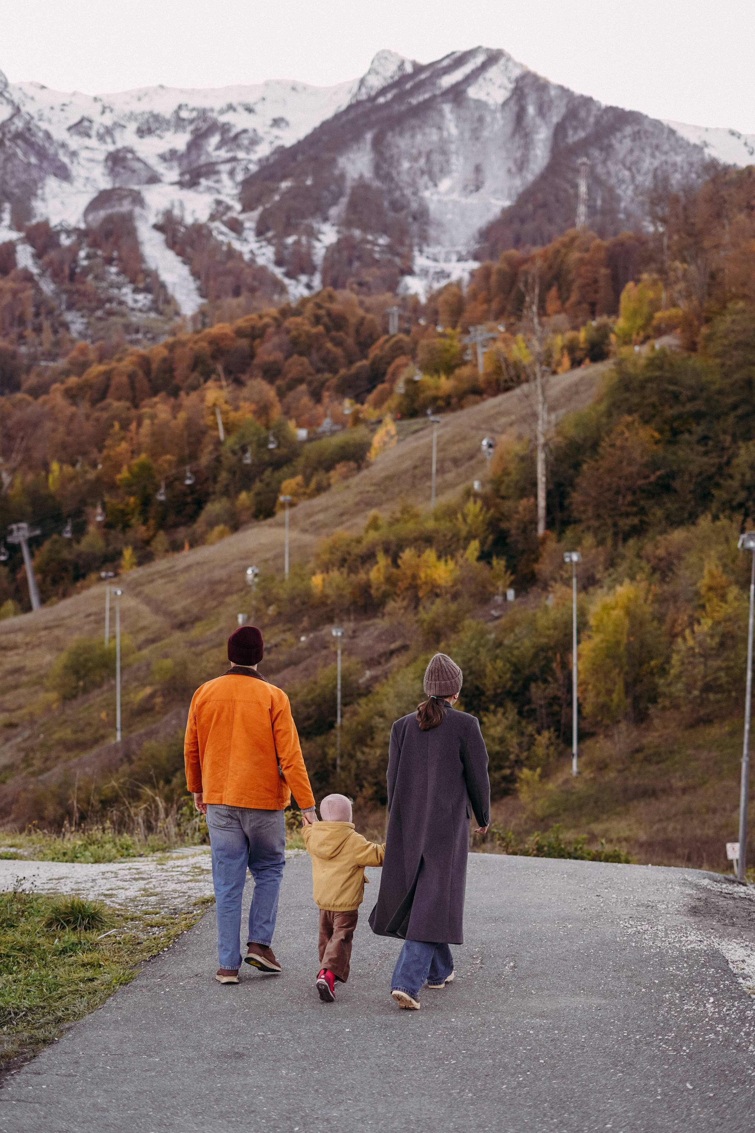 Алексей, Анна и Валентина в Горной Олимпийской деревне. Фотограф в Сочи и Абхазии | Фототуры | September Air
