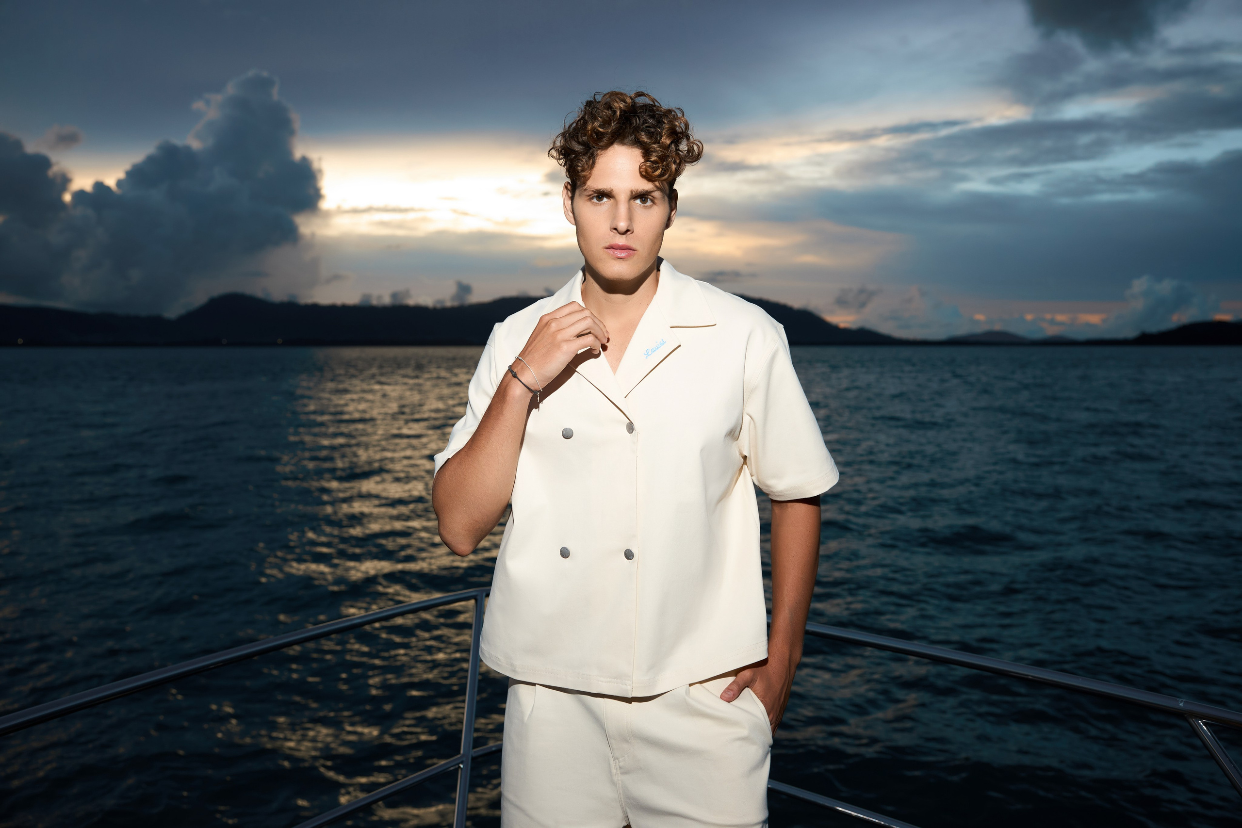 Брендовая фотосессия на катамаране у берегов Пхукета — роскошь, стиль и море. Фотограф на Пхукете в Таиланде