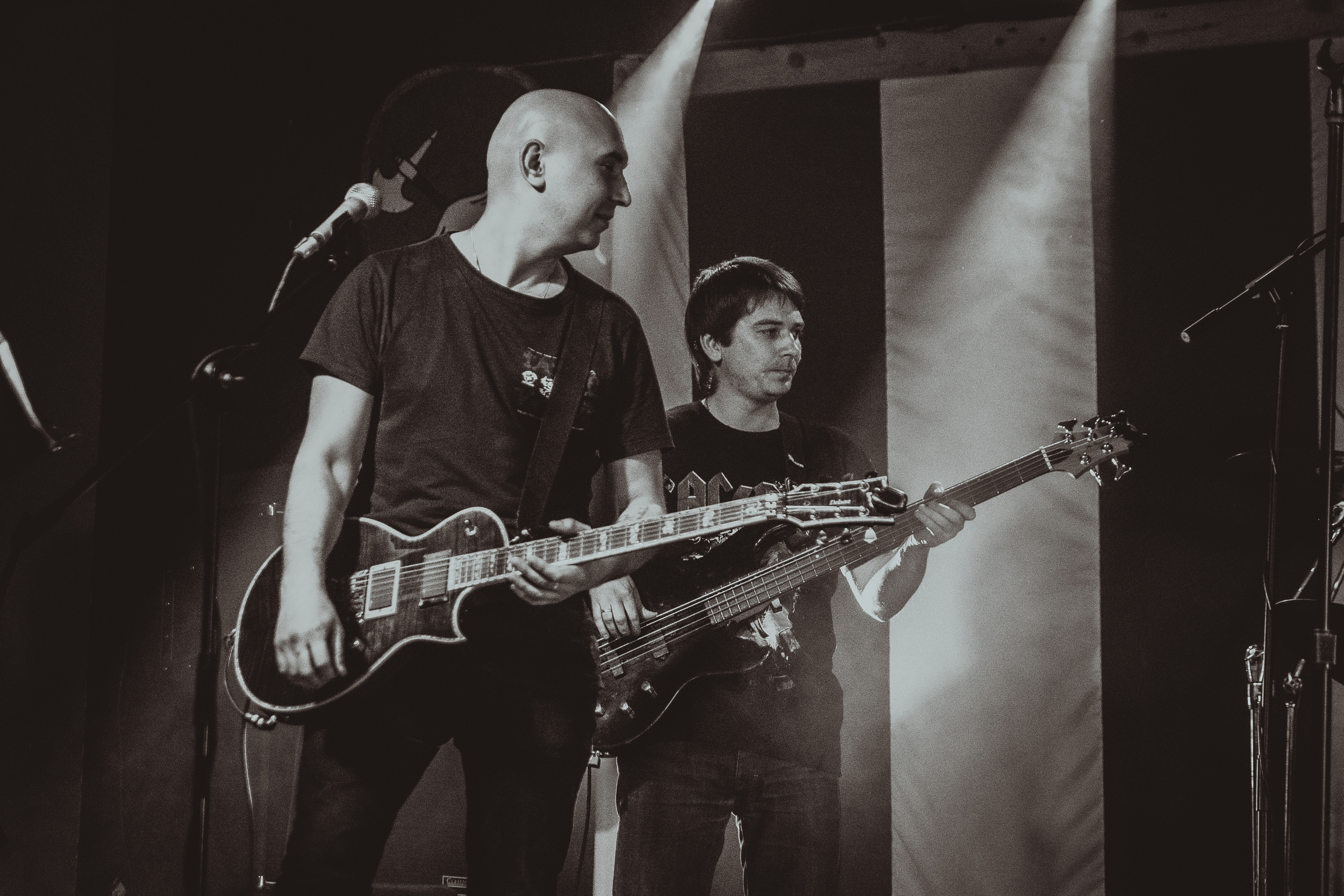 16 апреля состоялся концерт Артура Беркута, на разогреве была группа ПасСаш. Ёлкин Александр Фотограф