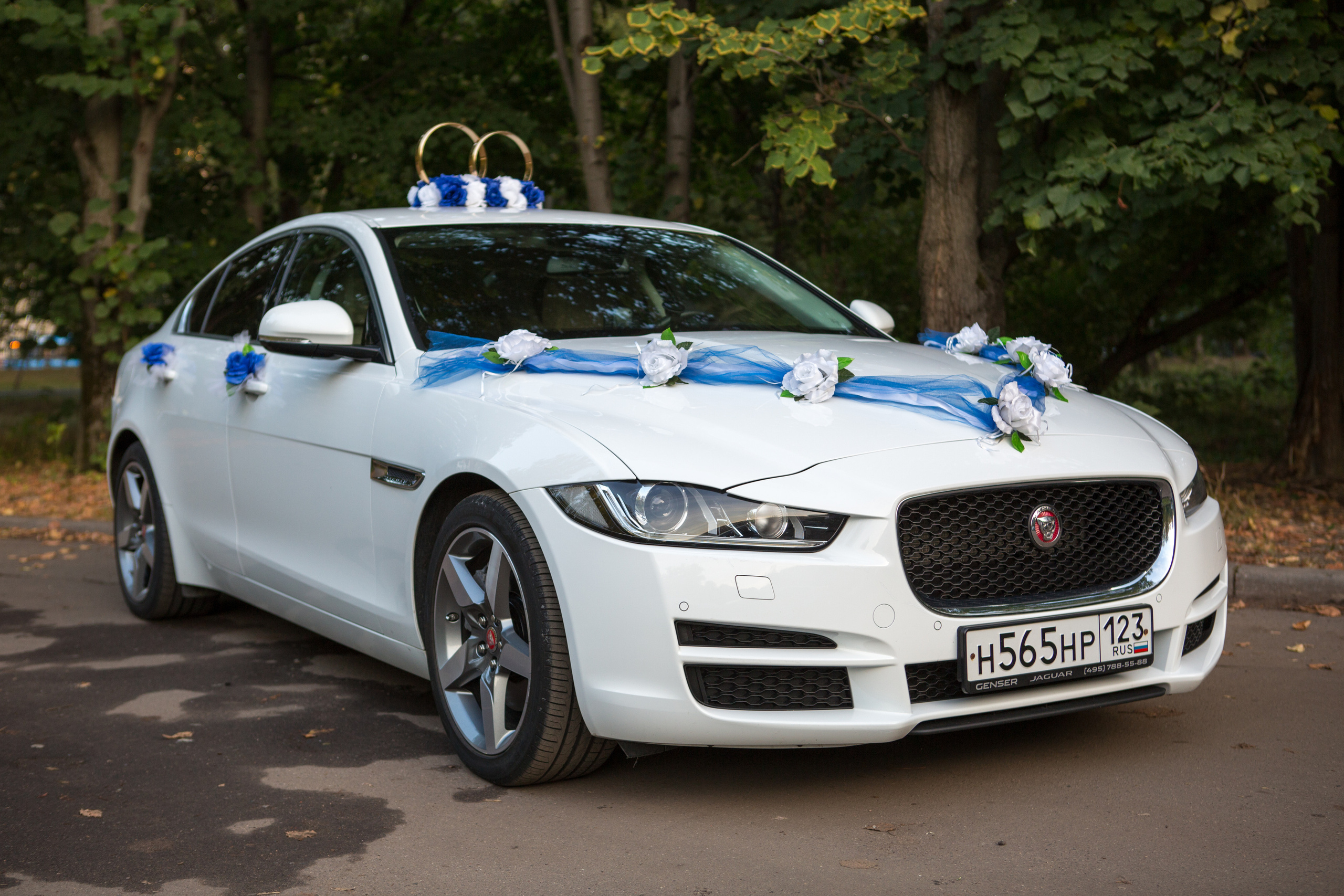 Аренда ягуар на свадьбу. Минивен на свадьбу. Праздничное агентство ПИОН