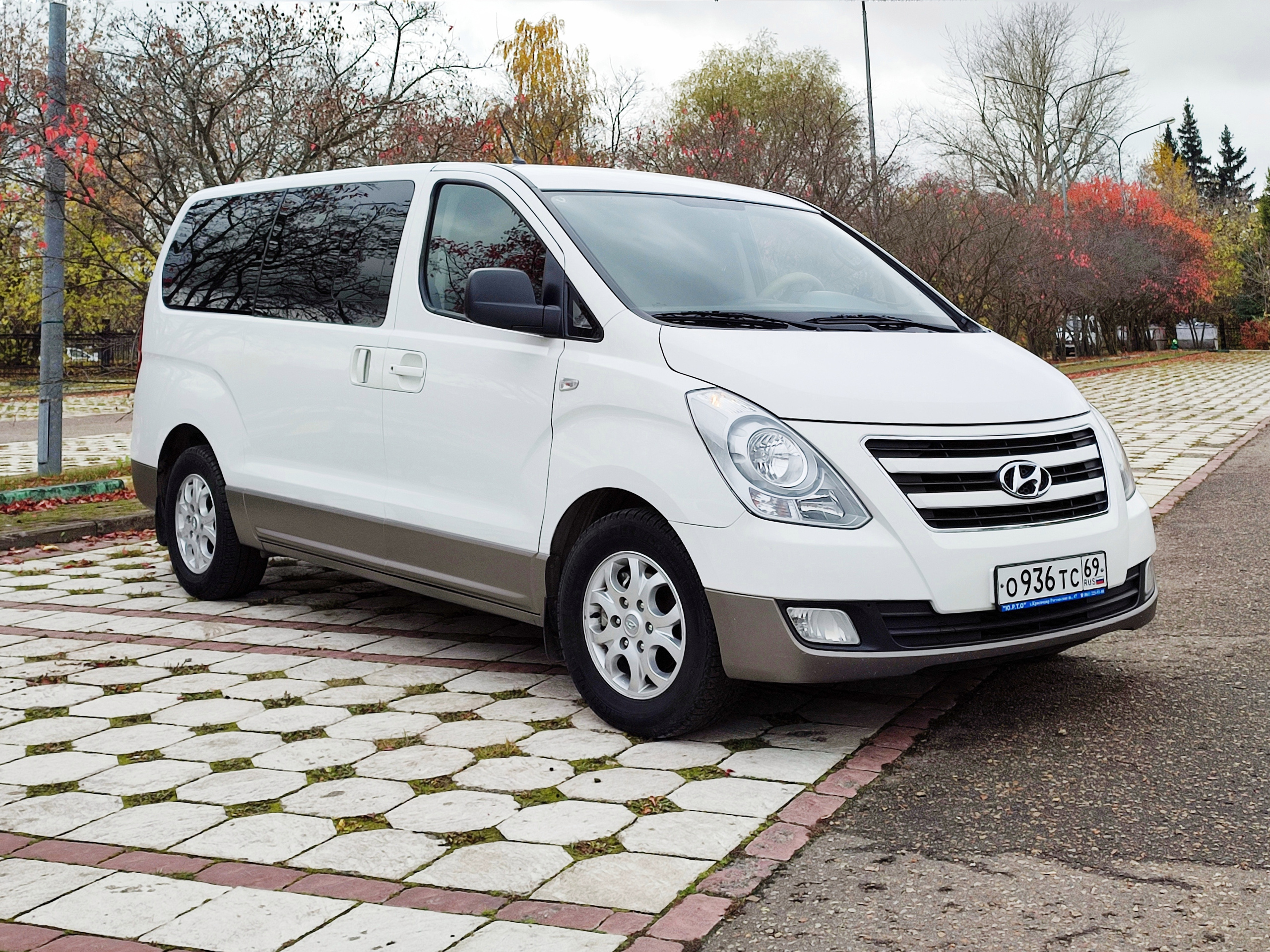 Аренда ягуар на свадьбу. Минивен на свадьбу. Праздничное агентство ПИОН