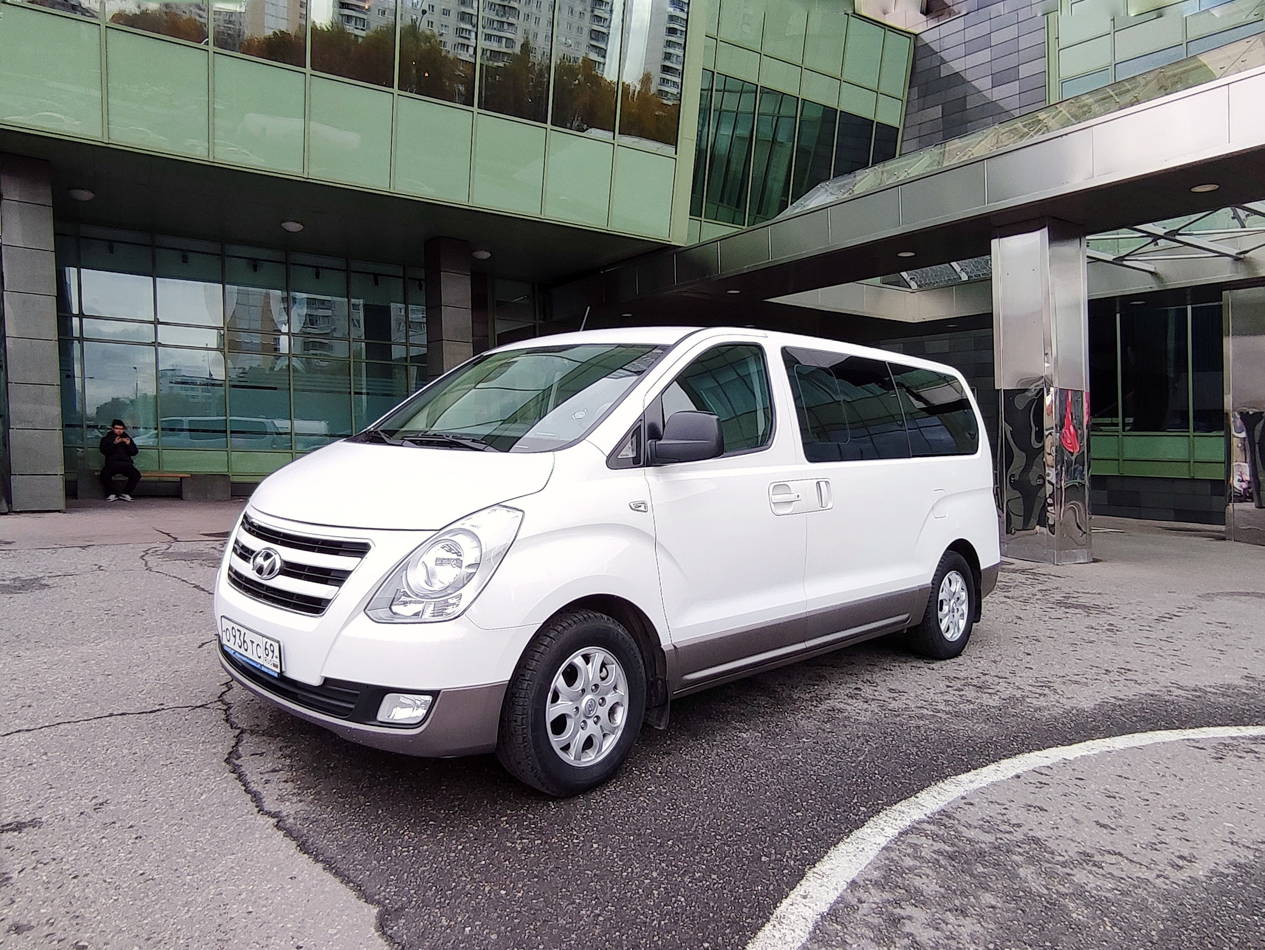 Аренда ягуар на свадьбу. Минивен на свадьбу. Праздничное агентство ПИОН