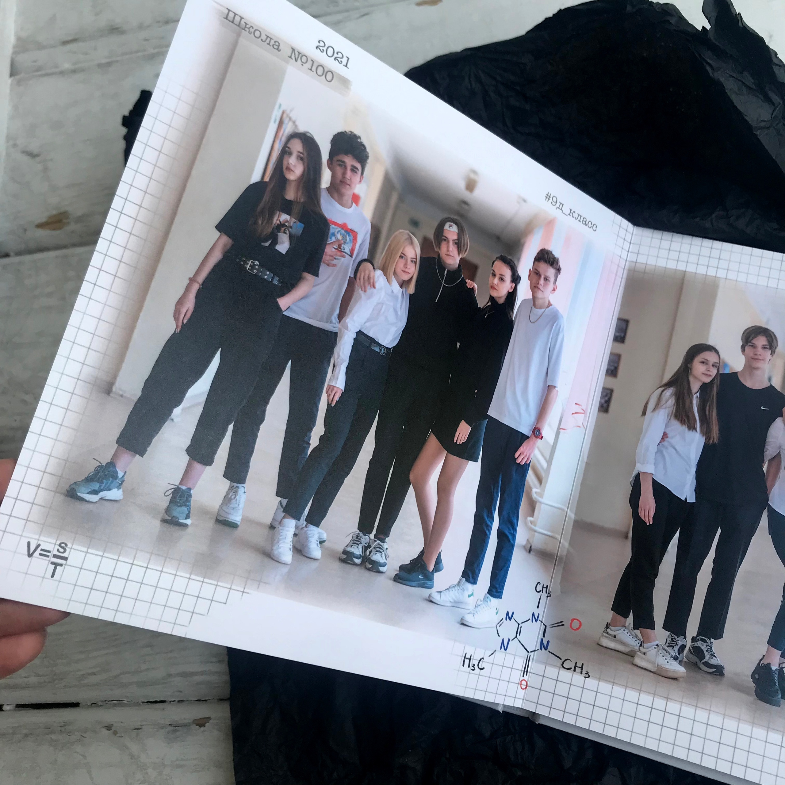 ШКОЛЬНАЯ ВЫПУСКНАЯ КНИГА (формат 23 на 23). Фотограф в Ростове на Дону