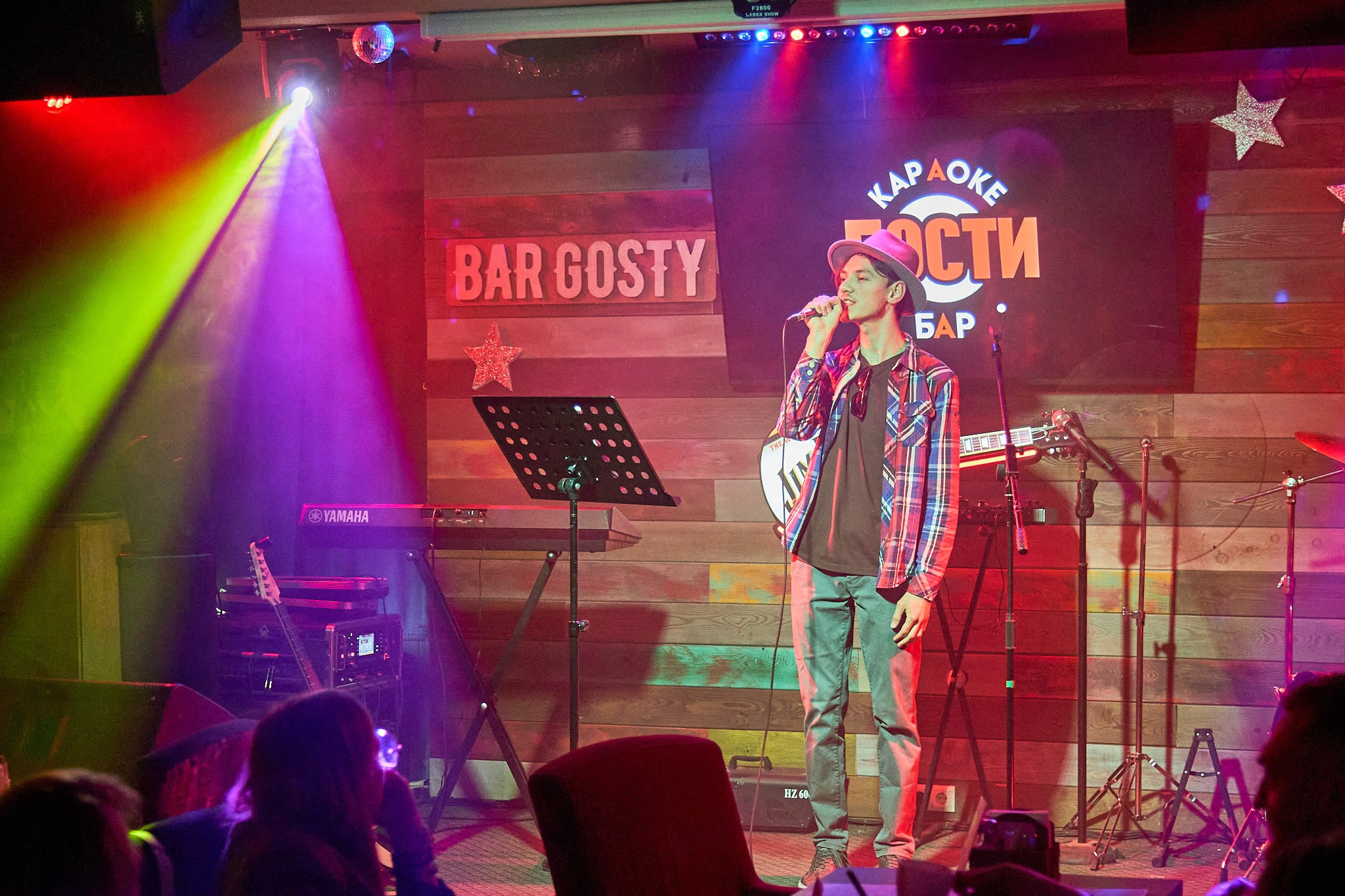 Концерт в баре «Гости». Фотограф Омск | Александр Вандеров