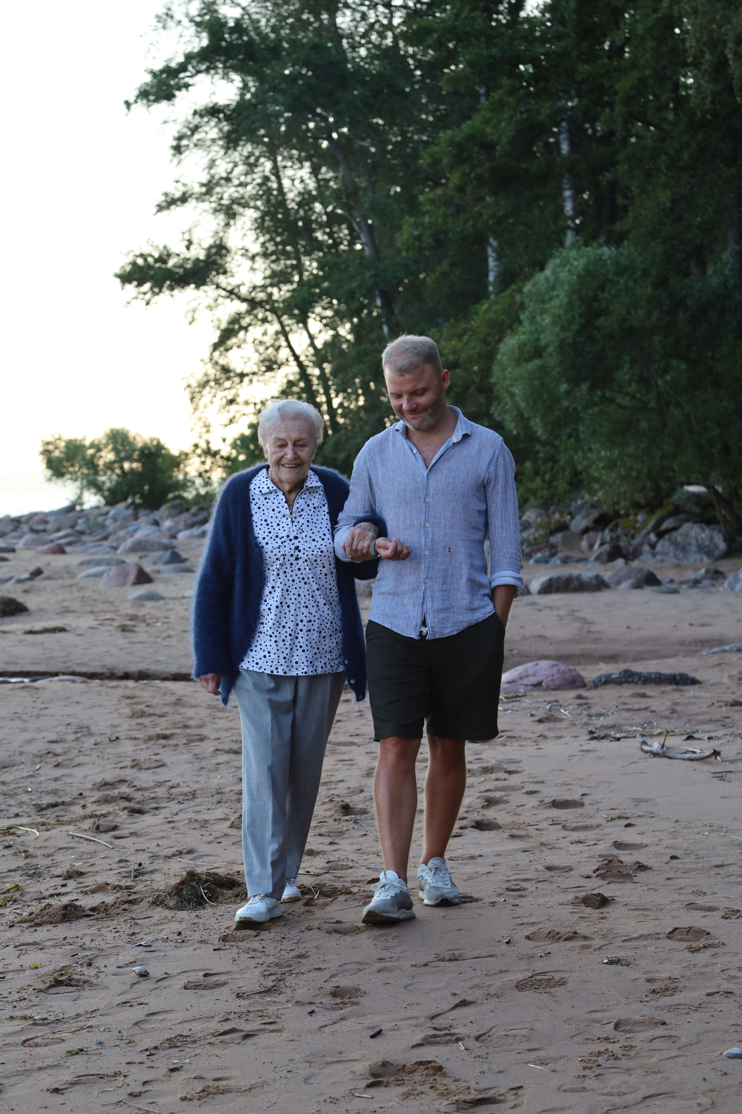 Фотосессия Дня Рождения на берегу Финского залива. Любовь Каширская — фотограф для малого бизнеса и специалистов