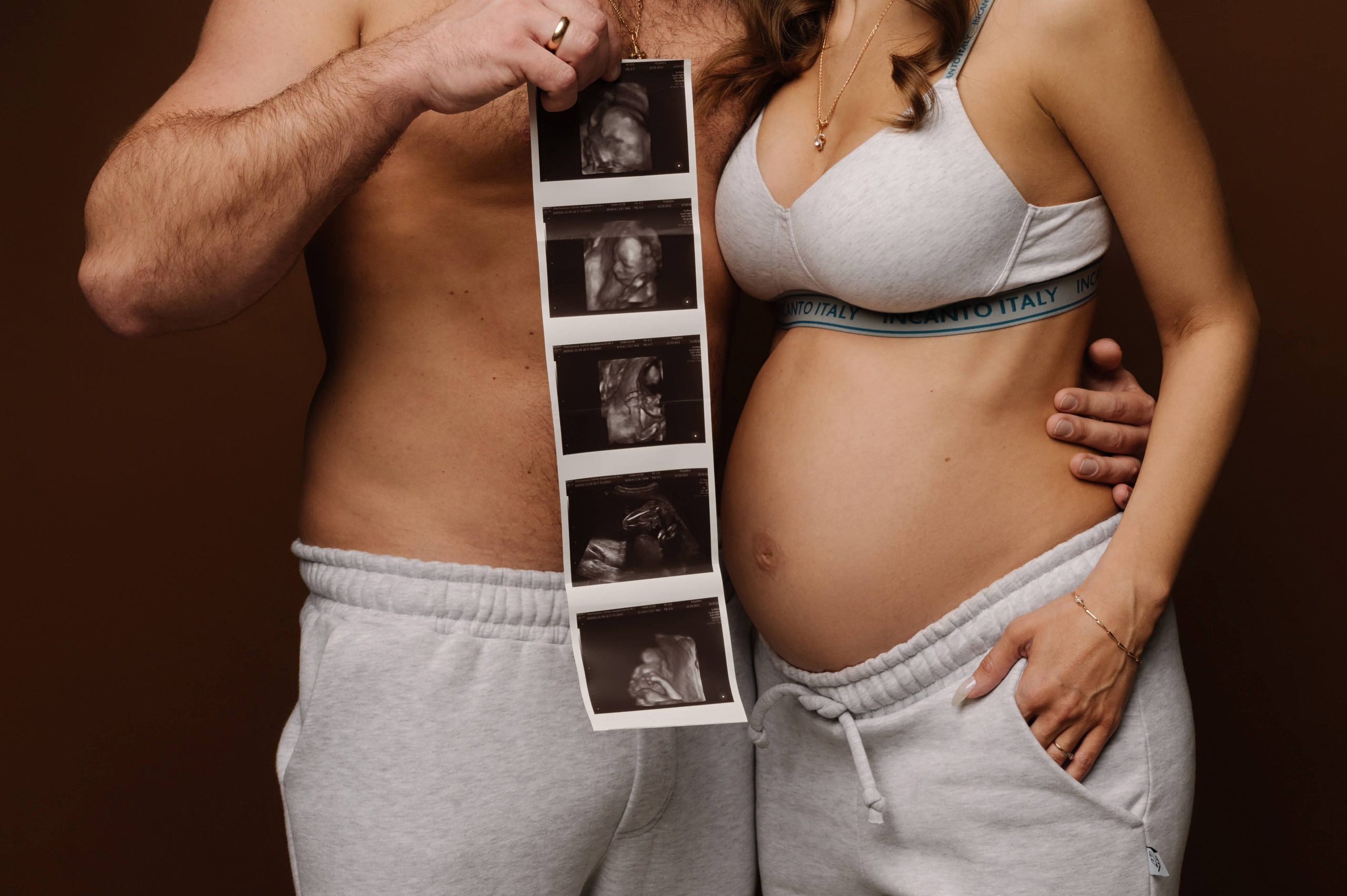 Беременность / женская. Профессиональный фотограф беременности в СПБ. Стильные фотосессии беременности в стиле минимализм и классическая фотография