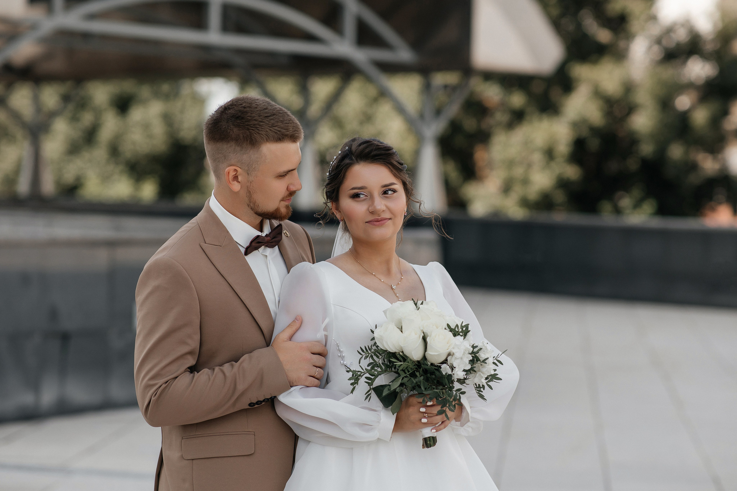 Свадебная фотосессия у Дома Музыки. Свадебный фотограф в Москве Дарья Олендарёва