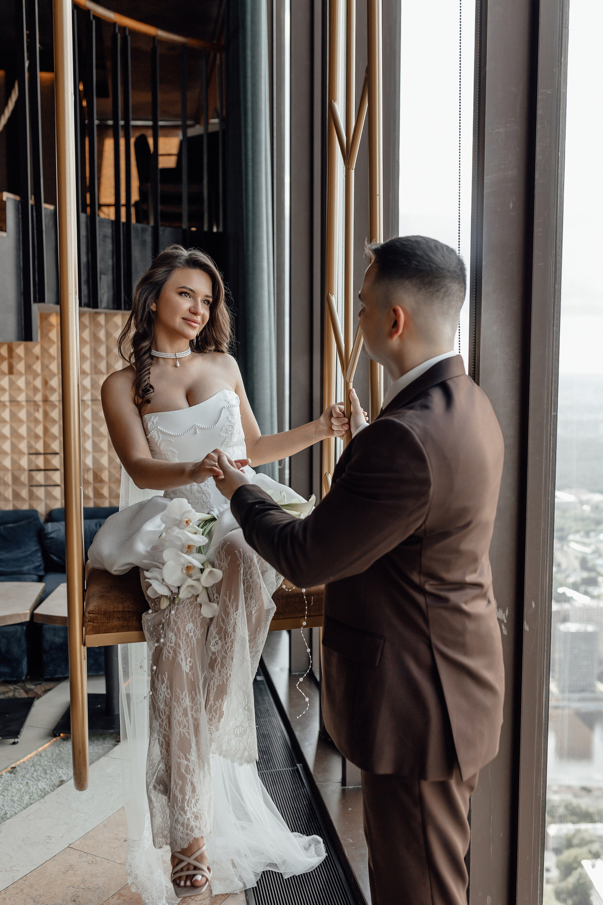 свадебная фотосессия в ресторане бердс башня Око Москва Сити