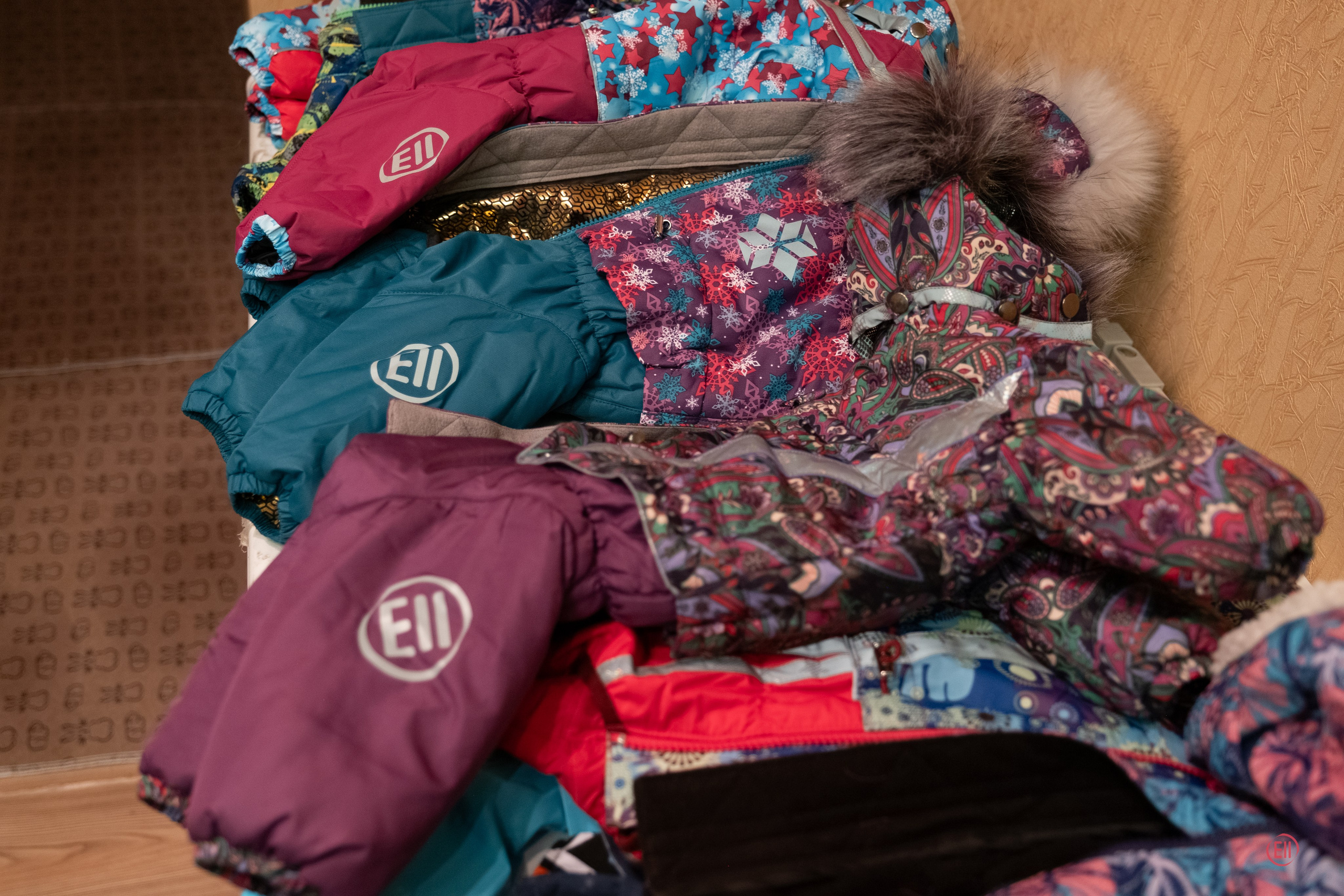 Grace goes shopping for clothes. Chinese Crested Dog Kennel Poale Ell