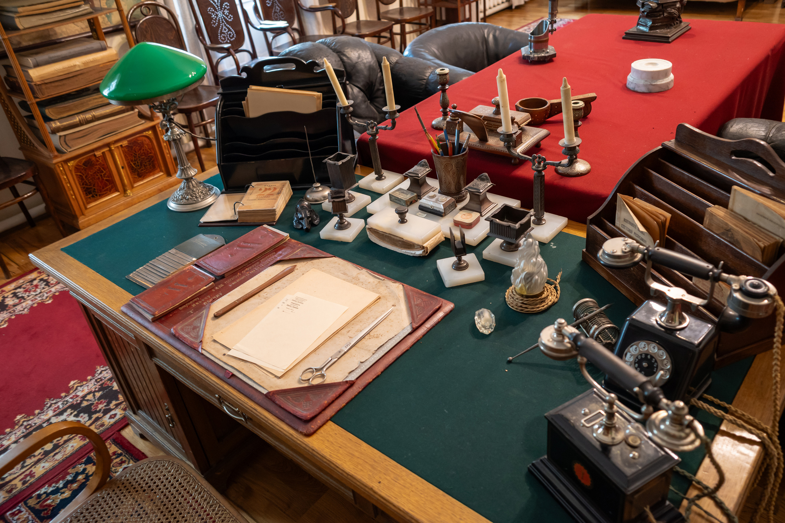 Рабочий стол Ленина в Горках Ленинских