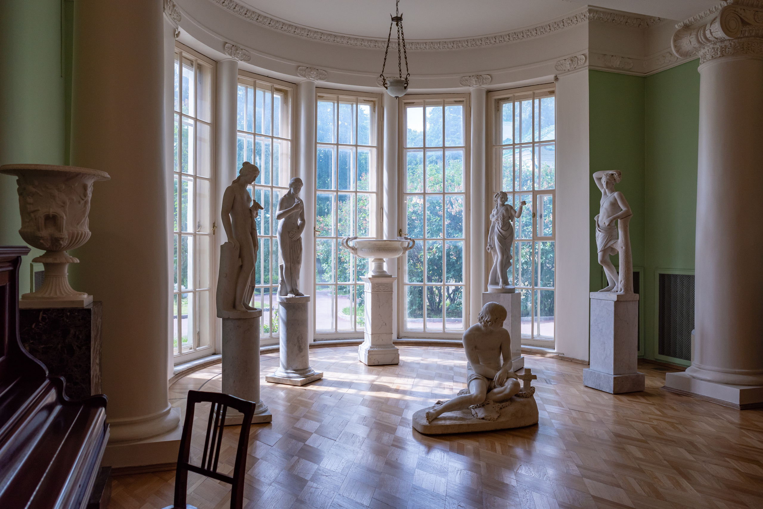 Интерьеры усадьбы Горки Ленинские