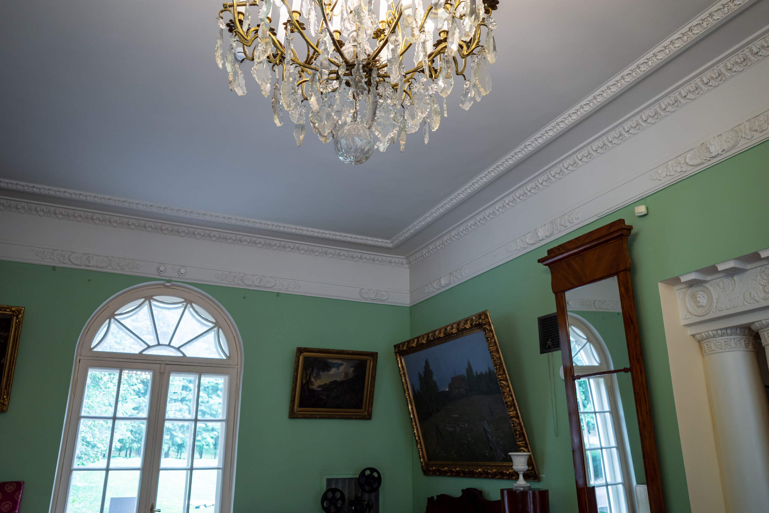 Интерьеры усадьбы Горки Ленинские