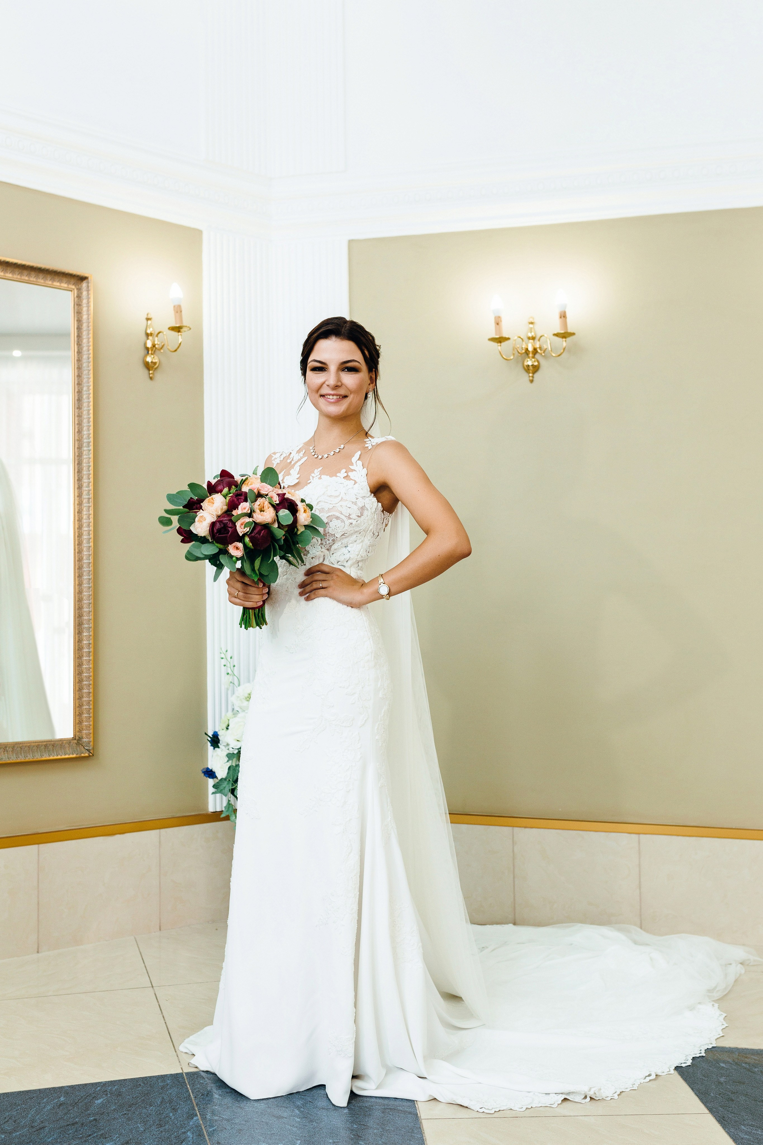 Пригласите фотографа европейского уровня на роспись в ЗАГСах города Москва: Мещанский, Таганский, Шипиловский, Бабушкинский, Савеловский, Грибоедовский, а также ЗАГС в Измайловской дворце Кремля и другие локации.