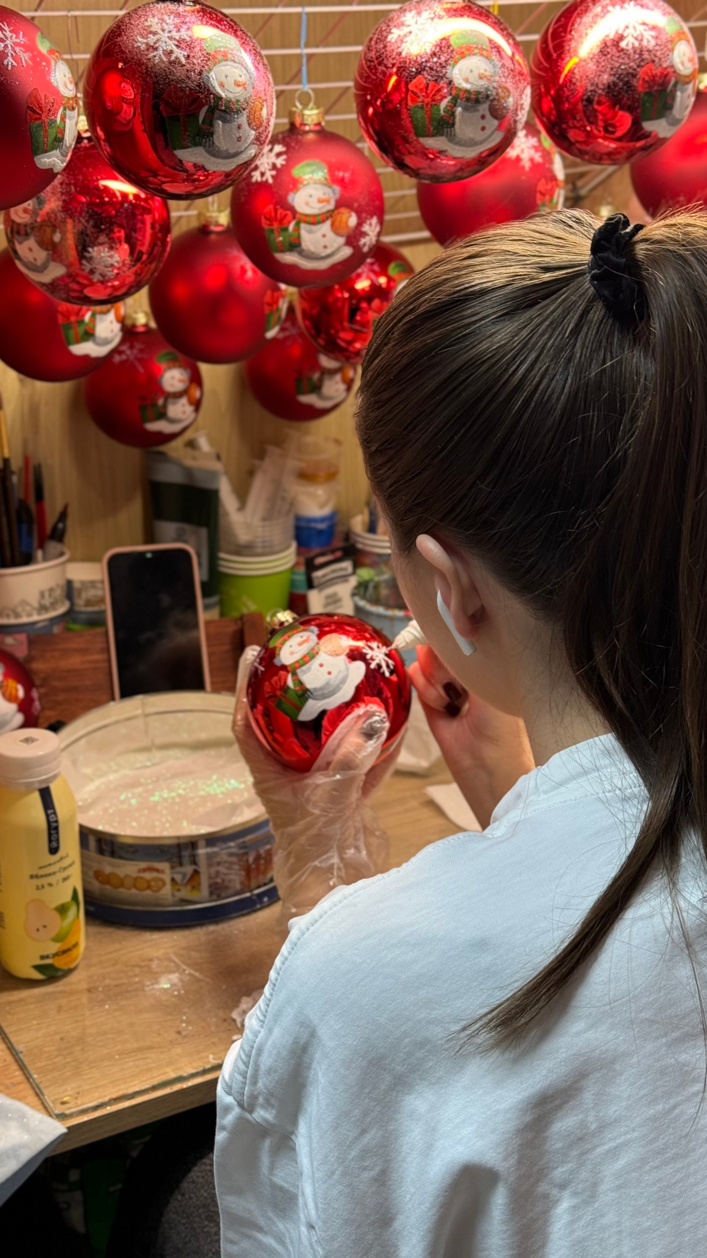 Елочный шар с росписью-Ваш лучший подарок на Новый Год. Арт-вечеринки и мастер-классы в Москве для взрослых и детей