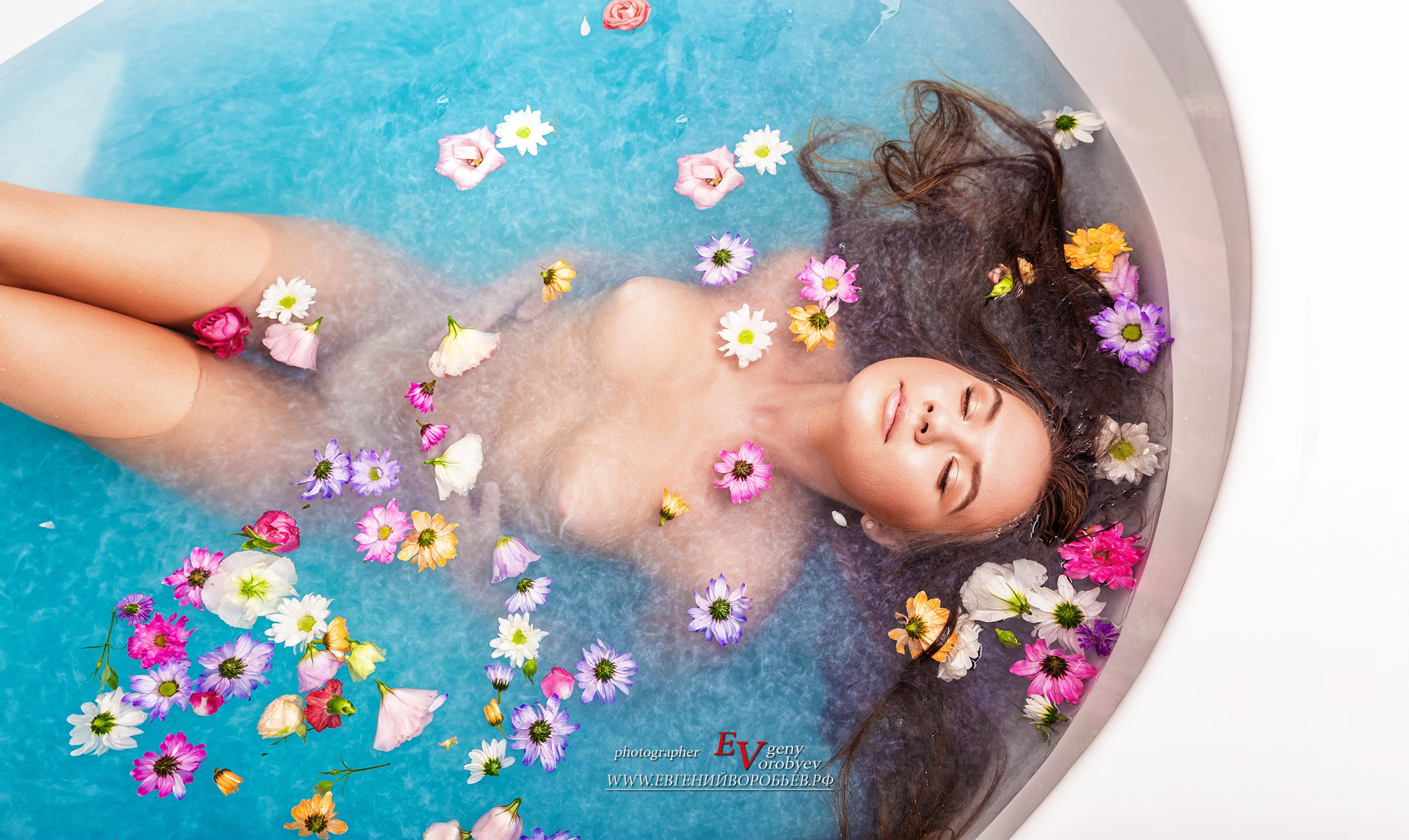 Студийная фотосессия в Красноярске лучший фотограф фотосъёмка фотостудия цена стоимость забронировать