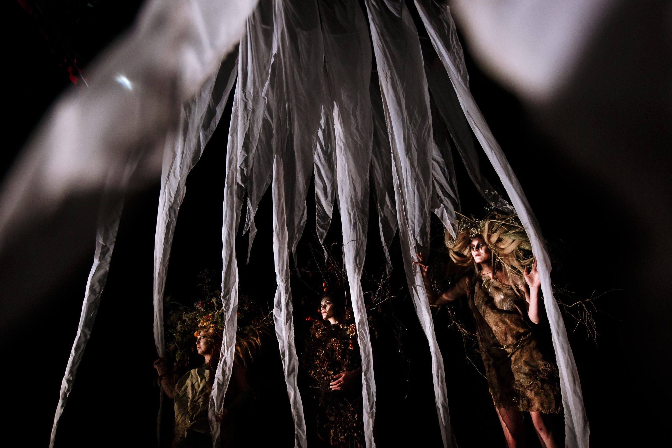 2019 | артпроект «Духи драмы». Wedding, romantic photo, family holidays. Workshops