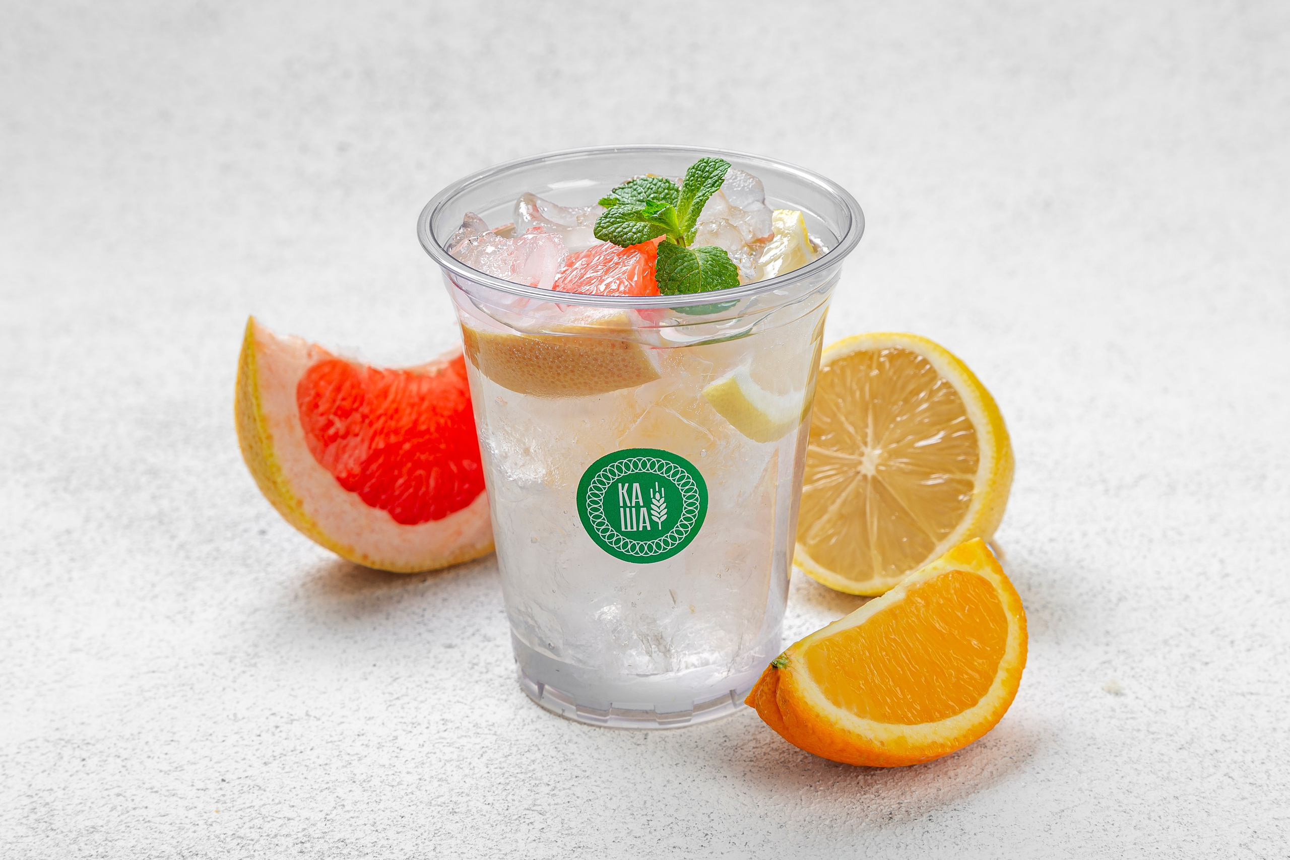 Лимонад из свежих фруктов и мяты