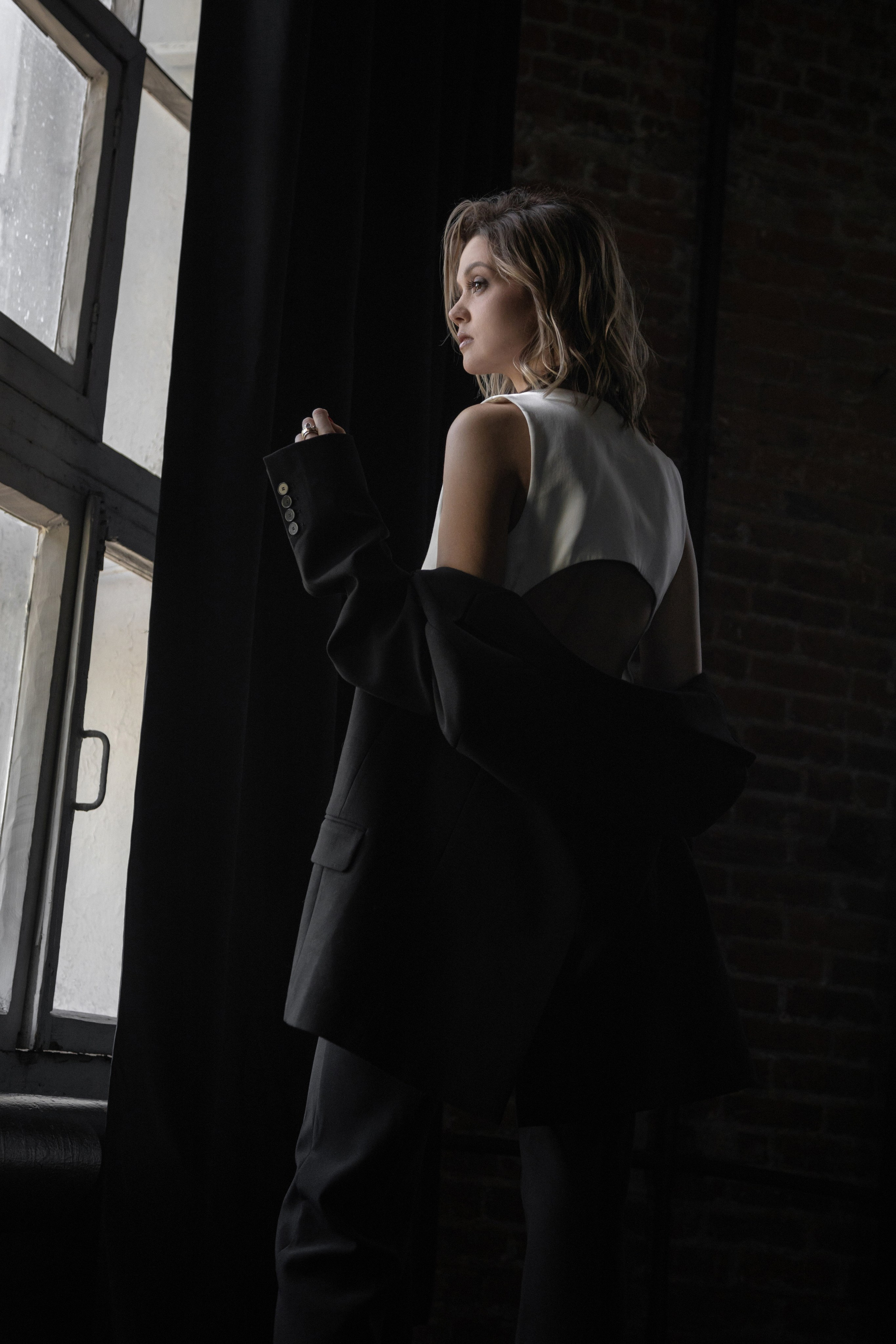 Фотосессия женщин в студии.