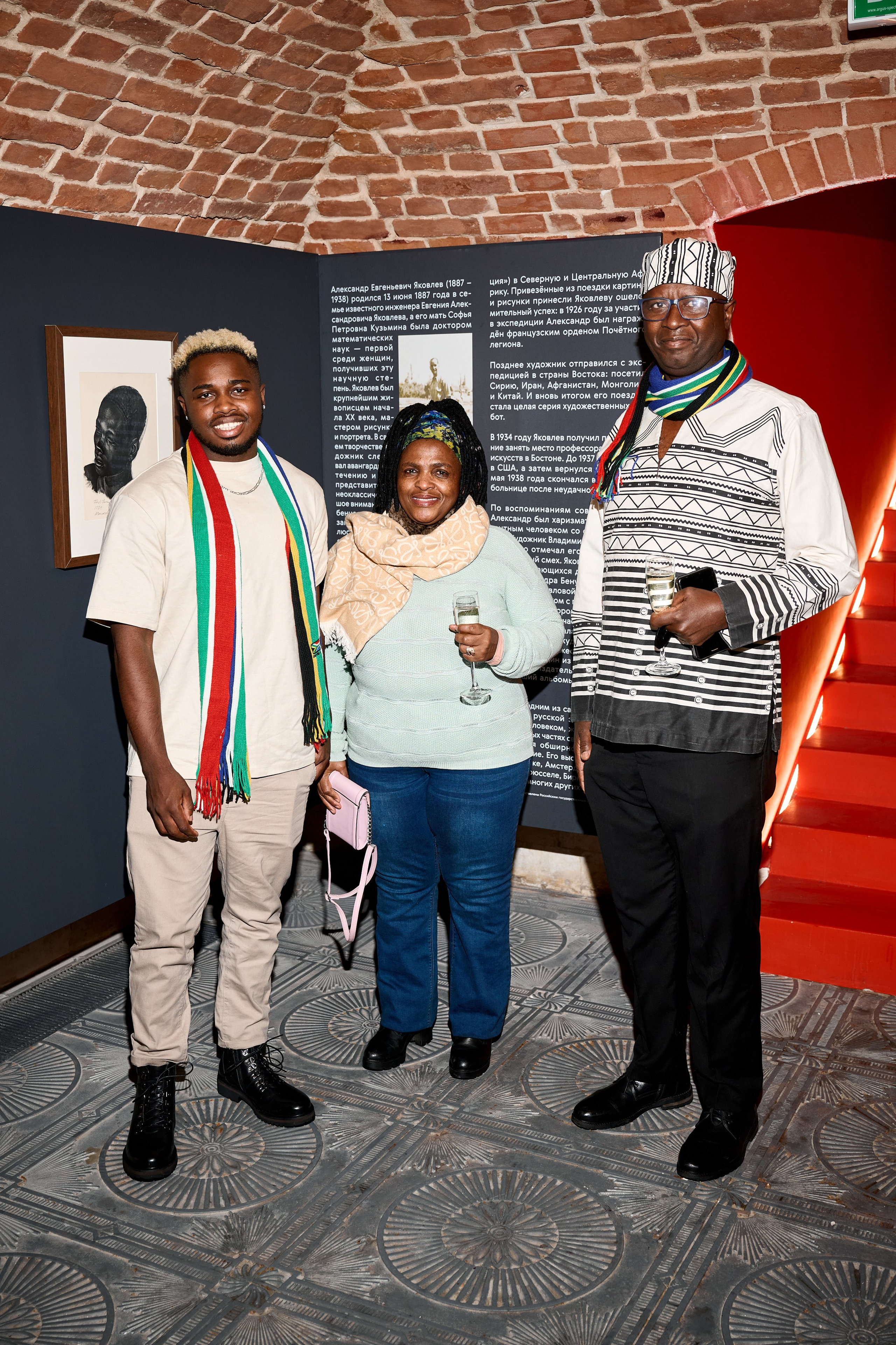 Ольга Михальчук с куратором выставки Марией Дубодел. Ольга Михальчук, художница и фотограф