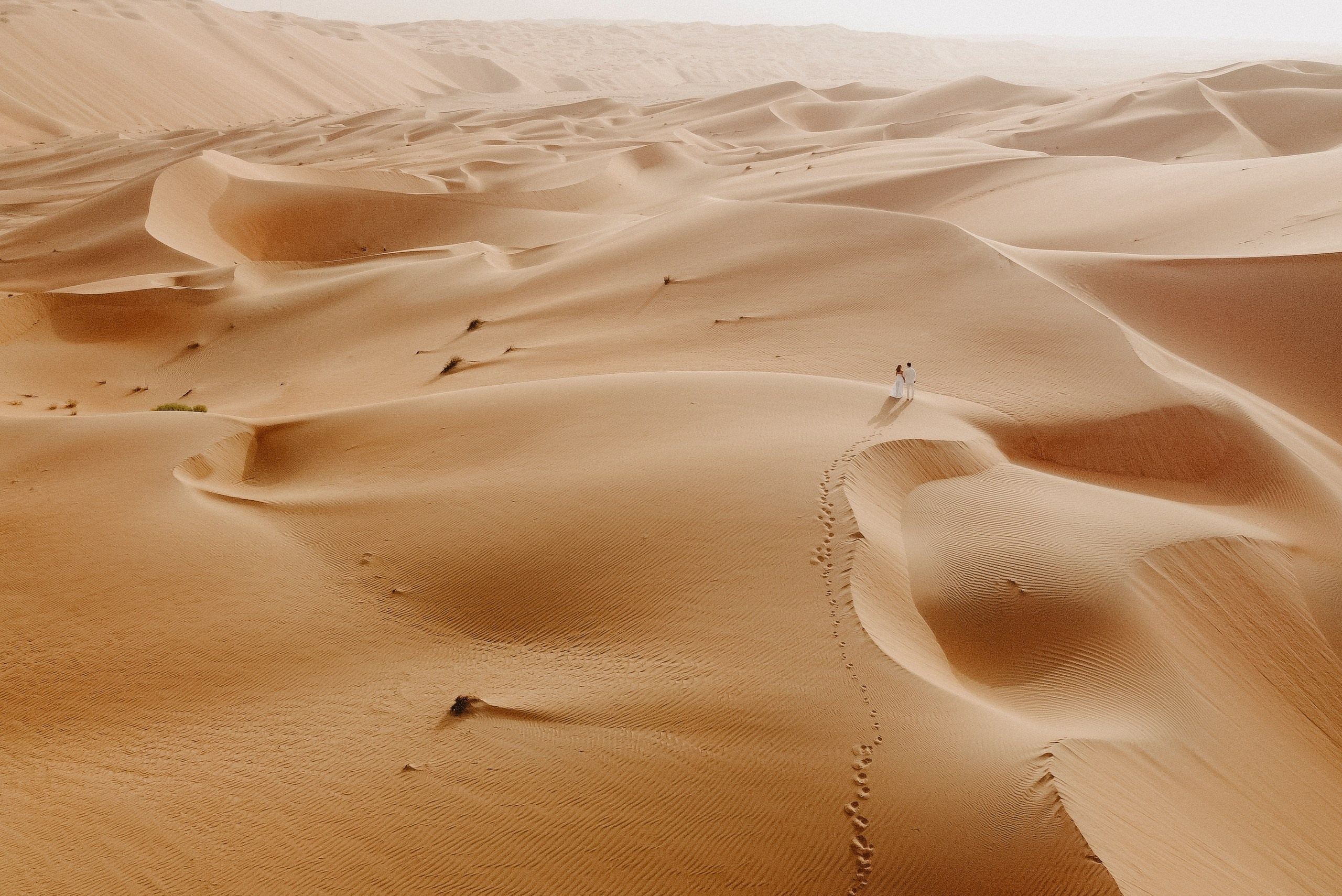 Фотосессия в пустыне ОАЭ с трансфером, выезд из Абу-Даби, Дубая, Фуджейры и других эмиратов. Дорога до пустыни занимает около 1 часа.