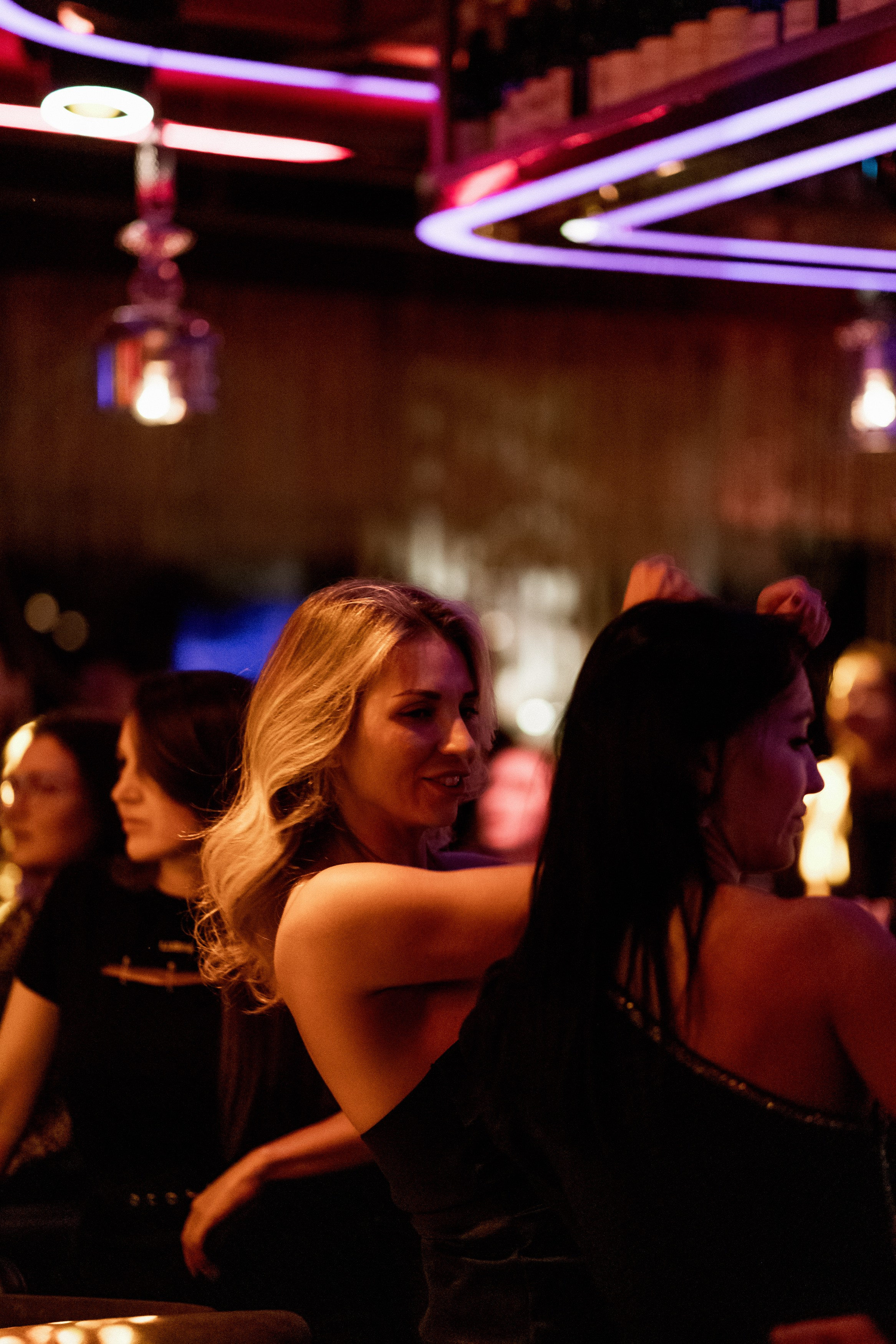 YANA URBAN: сольный концерт в «Анжелика Wineroom». СВОИ. ФОТООТЧЕТЫ-СОБЫТИЯ-МЕСТА