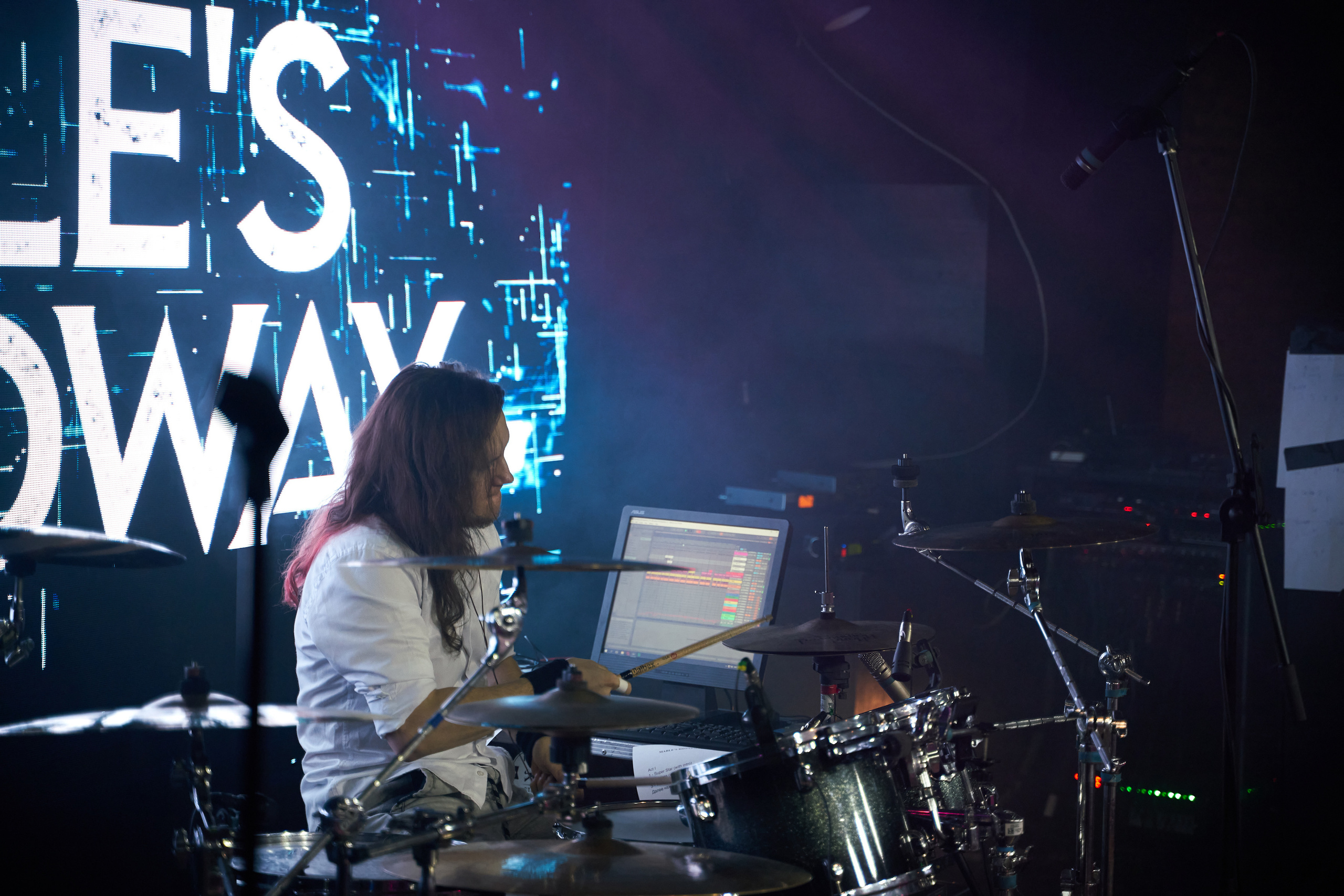 Концерт Mable's Broadway и Multiverse в клубе Pravda. Лена Монахова — портретный и концертный фотограф в Санкт-Петербурге