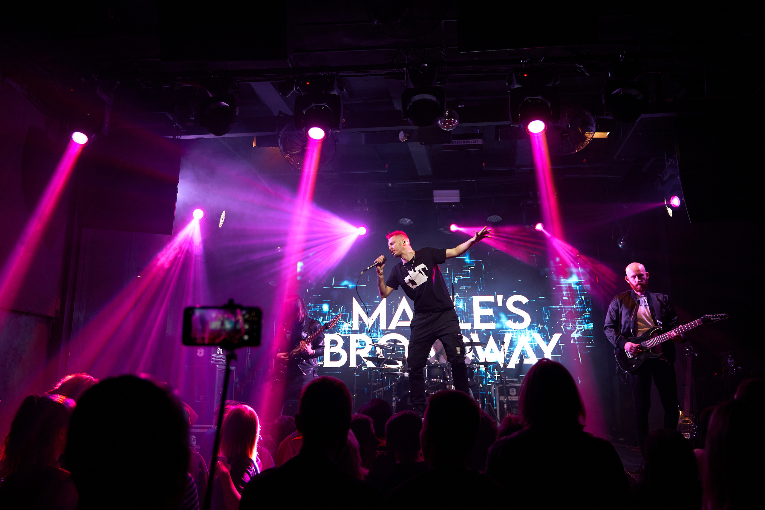 Концерт Mable's Broadway и Multiverse в клубе Pravda. Лена Монахова — портретный и концертный фотограф в Санкт-Петербурге