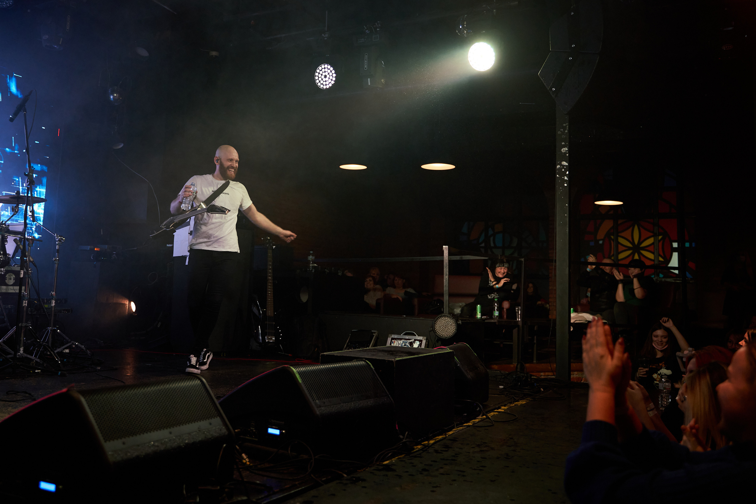 Концерт Mable's Broadway и Multiverse в клубе Pravda. Лена Монахова — портретный и концертный фотограф в Санкт-Петербурге