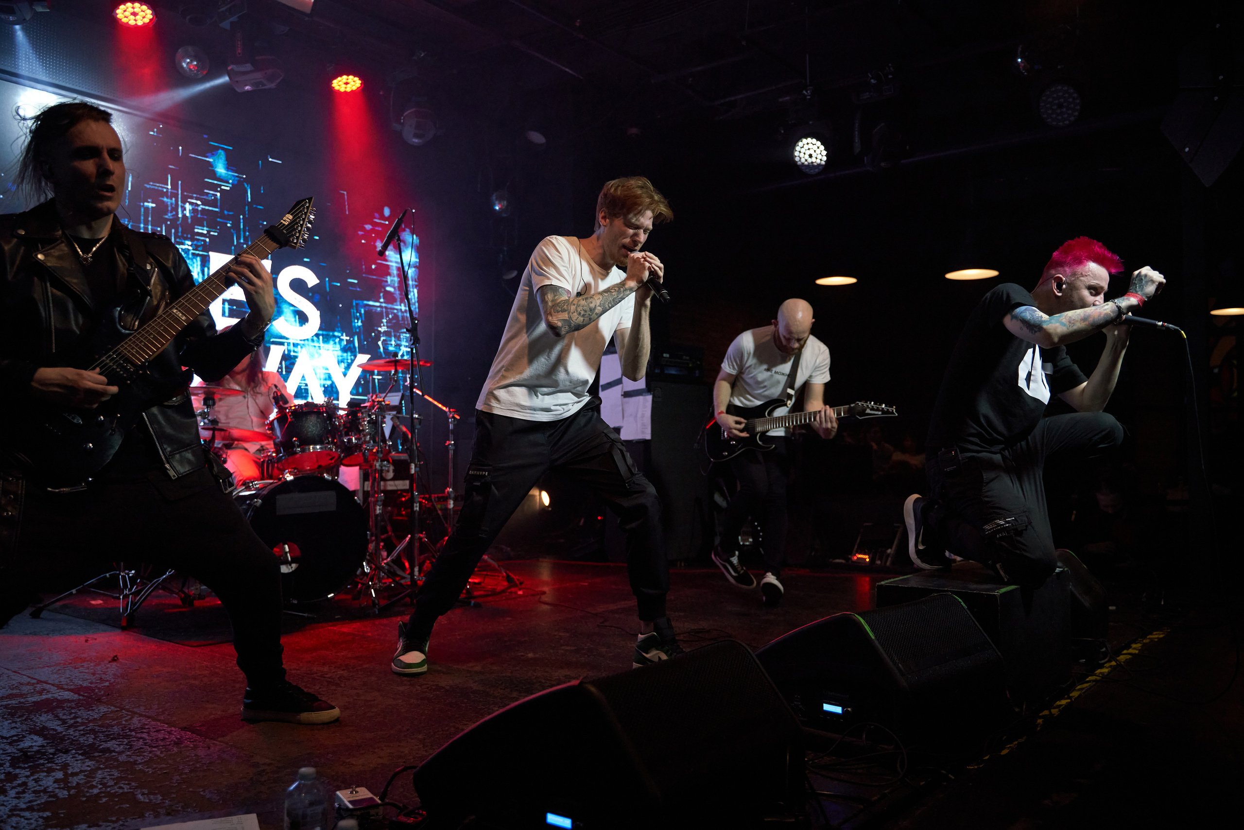 Концерт Mable's Broadway и Multiverse в клубе Pravda. Лена Монахова — портретный и концертный фотограф в Санкт-Петербурге