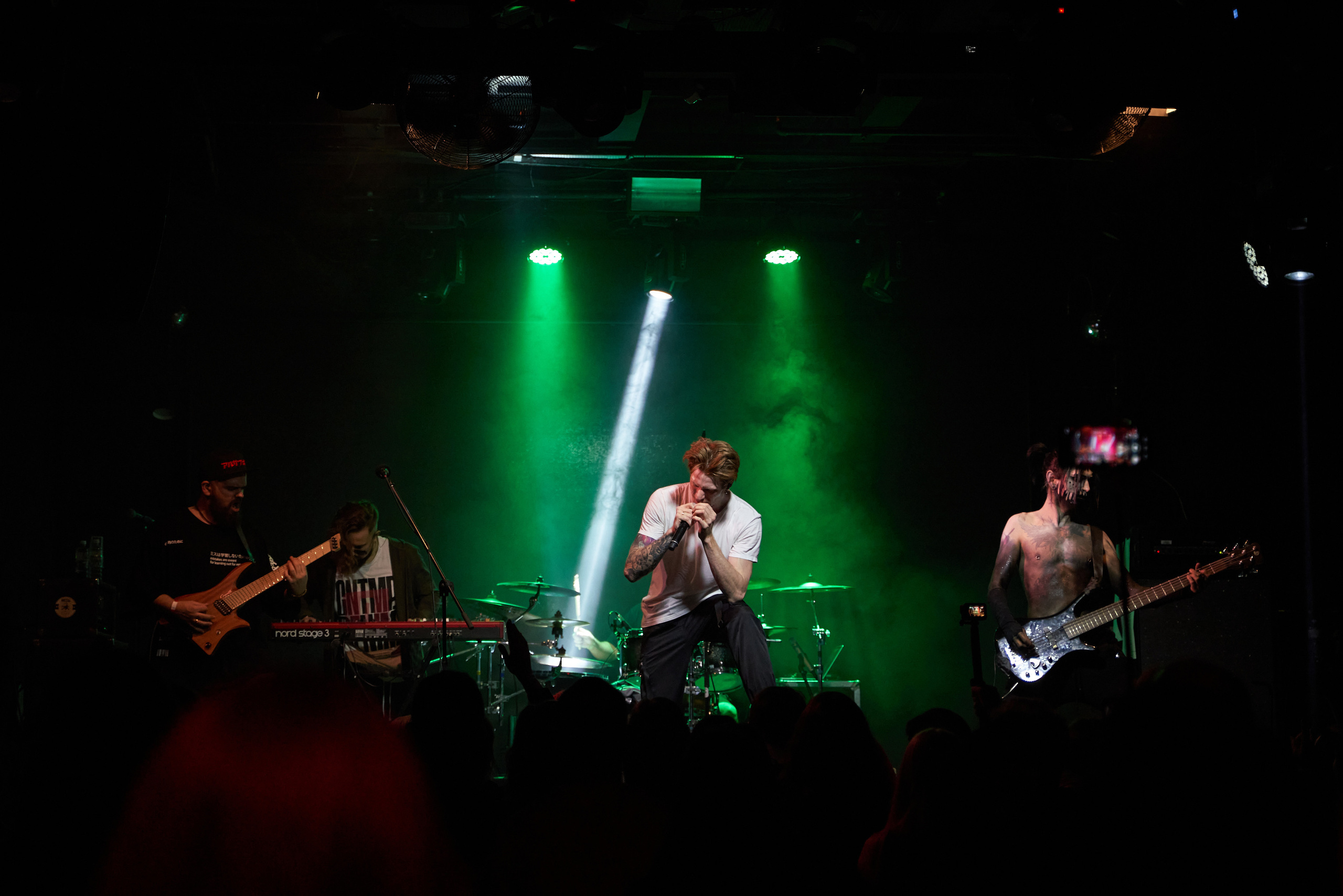 Концерт Mable's Broadway и Multiverse в клубе Pravda. Лена Монахова — портретный и концертный фотограф в Санкт-Петербурге