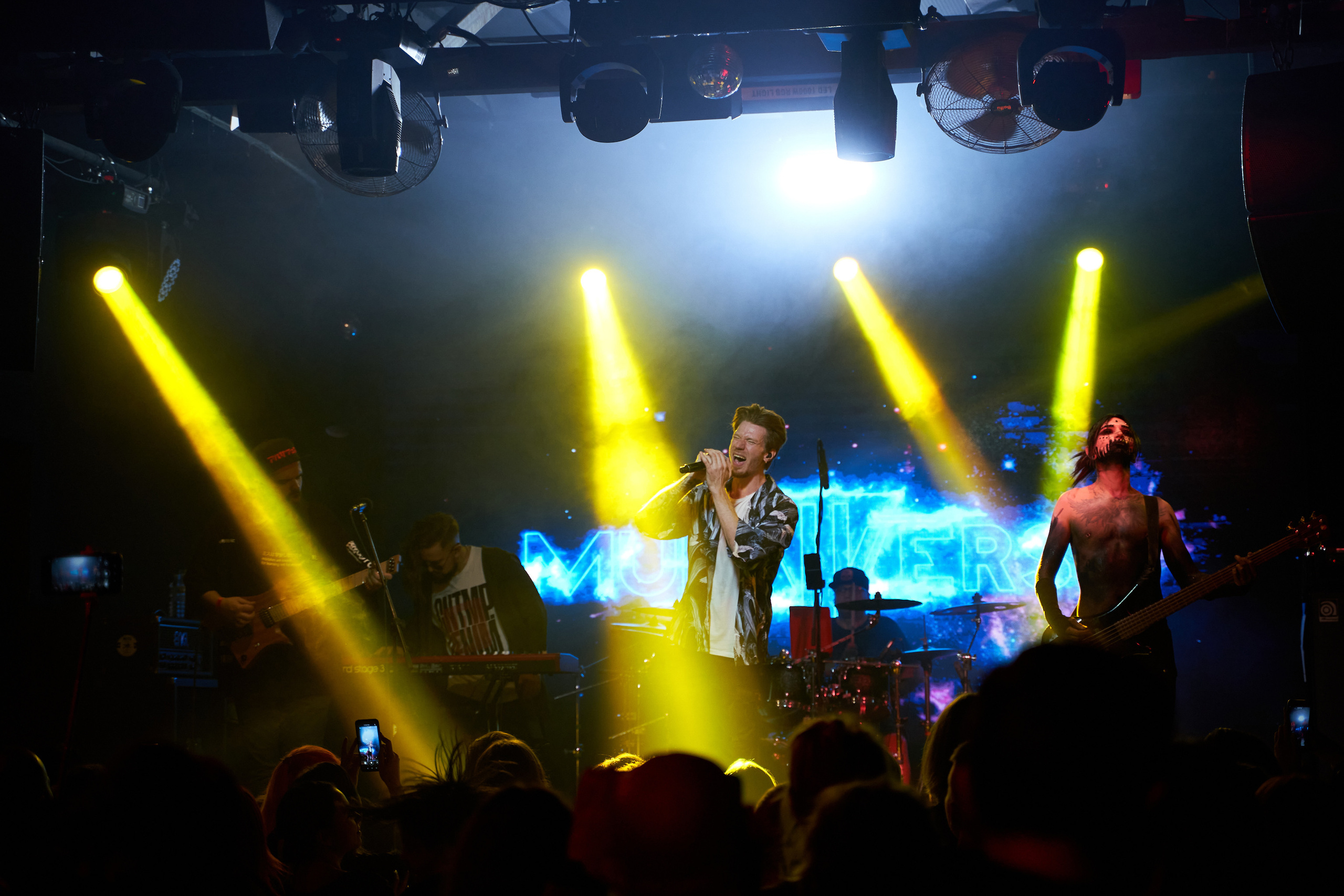 Концерт Mable's Broadway и Multiverse в клубе Pravda. Лена Монахова — портретный и концертный фотограф в Санкт-Петербурге