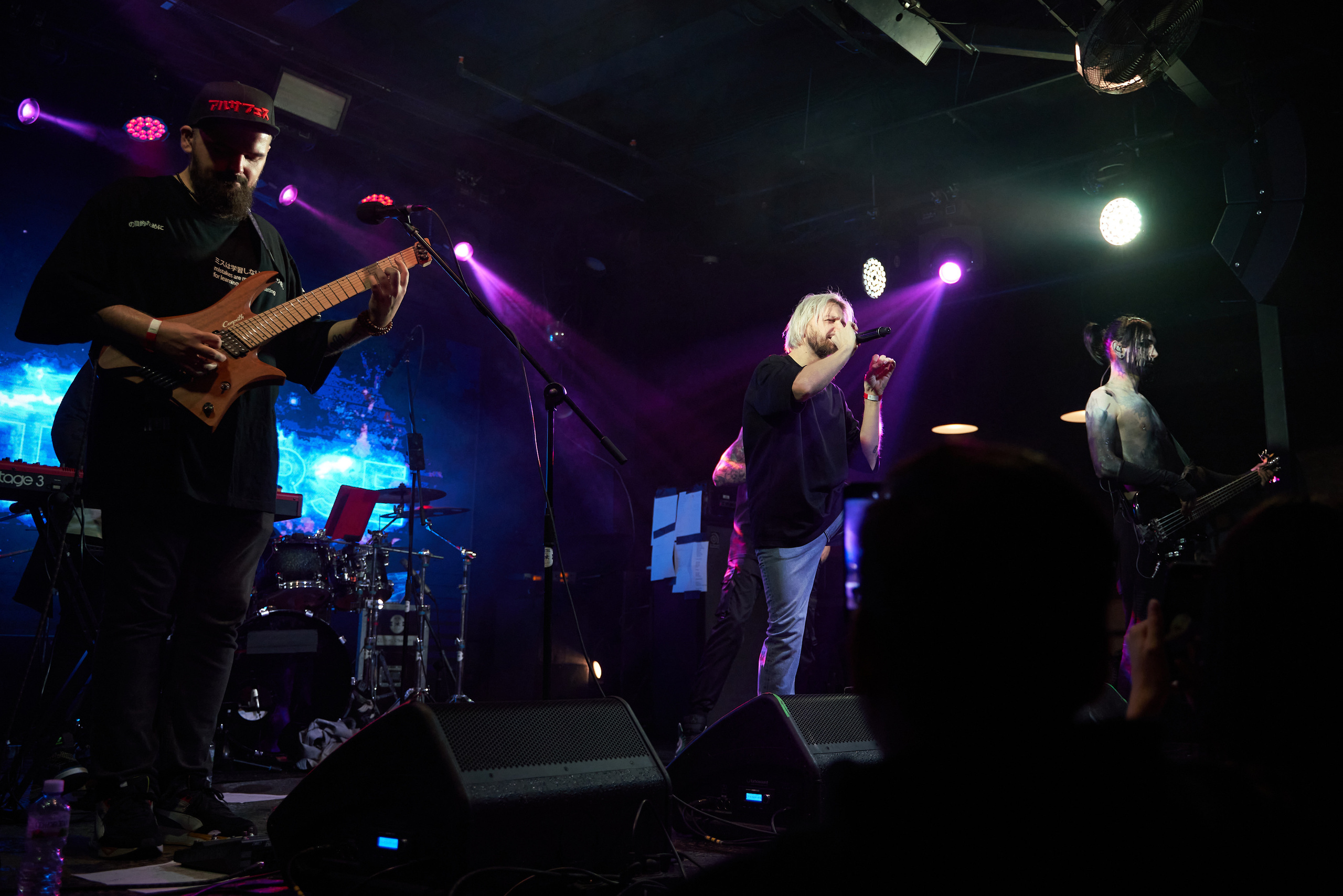 Концерт Mable's Broadway и Multiverse в клубе Pravda. Лена Монахова — портретный и концертный фотограф в Санкт-Петербурге