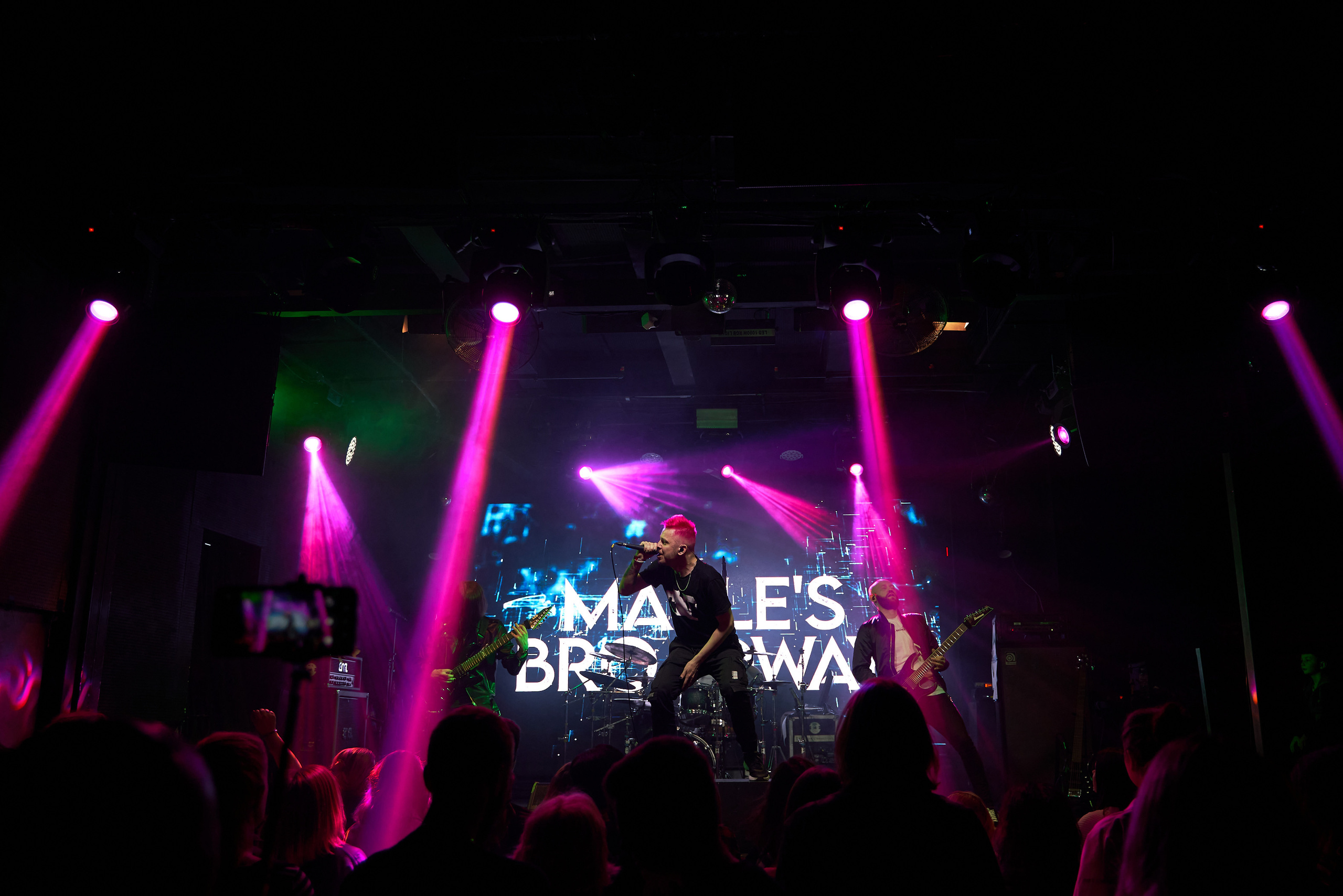 Концерт Mable's Broadway и Multiverse в клубе Pravda. Лена Монахова — портретный и концертный фотограф в Санкт-Петербурге