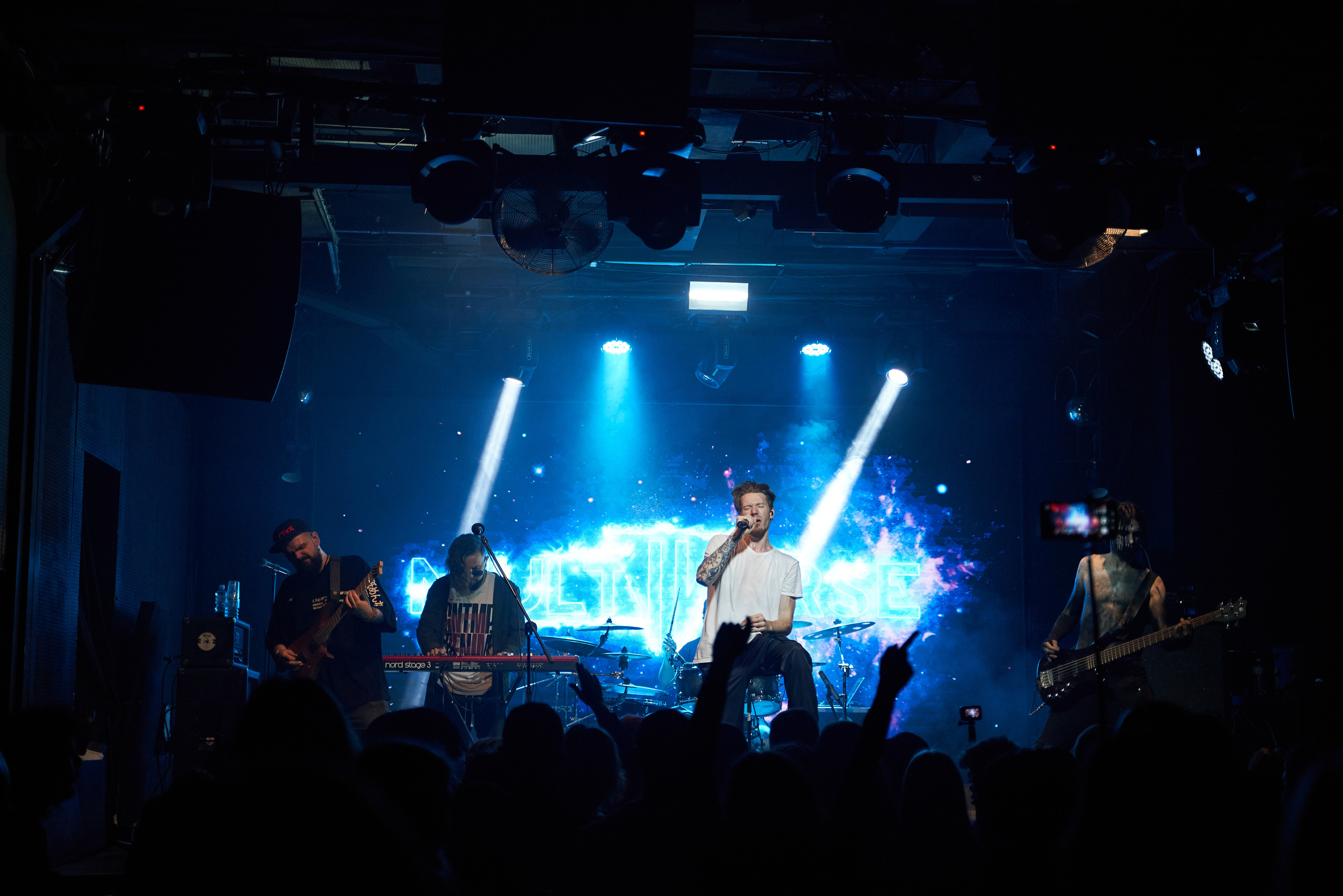 Концерт Mable's Broadway и Multiverse в клубе Pravda. Лена Монахова — портретный и концертный фотограф в Санкт-Петербурге