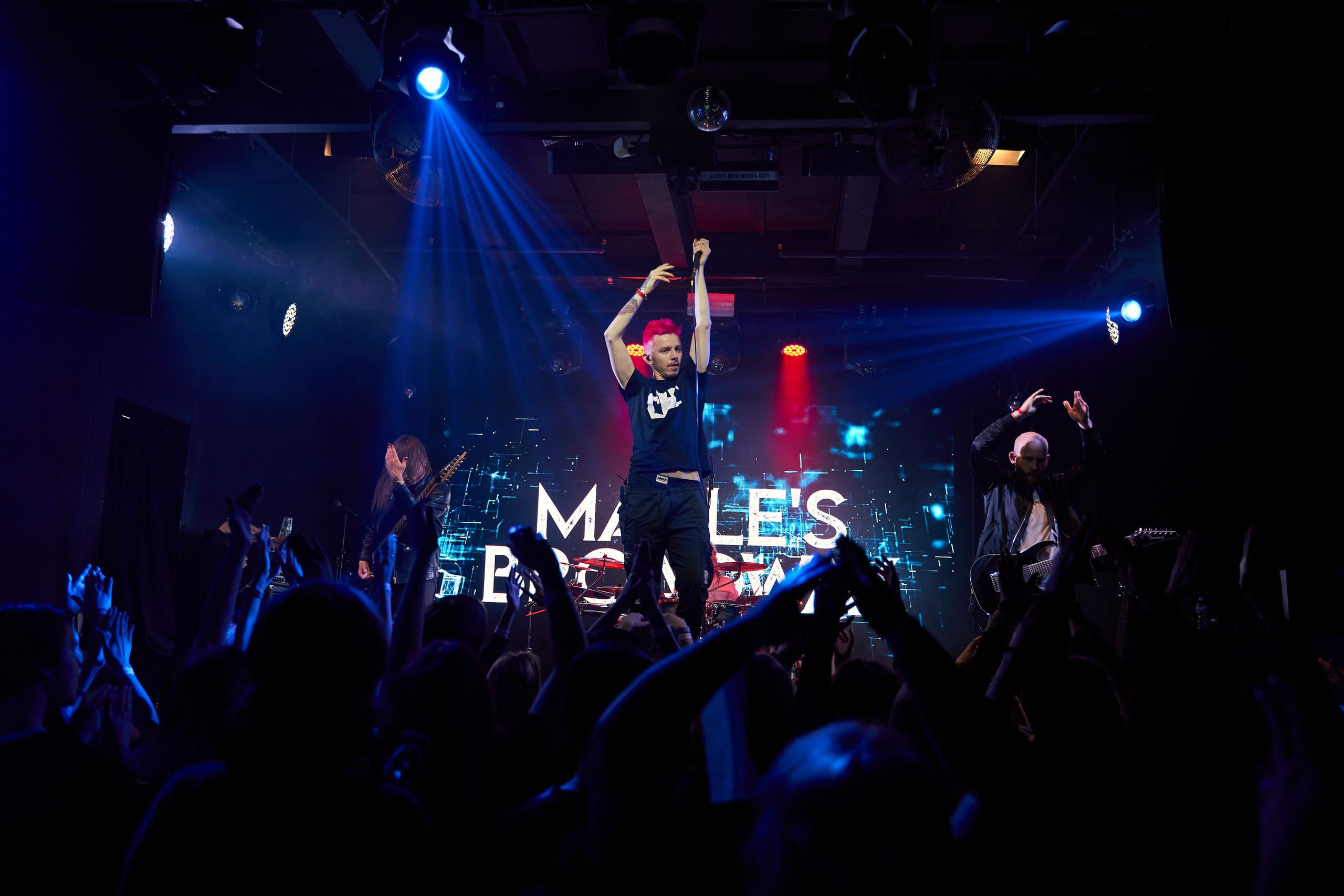 Концерт Mable's Broadway и Multiverse в клубе Pravda. Лена Монахова — портретный и концертный фотограф в Санкт-Петербурге