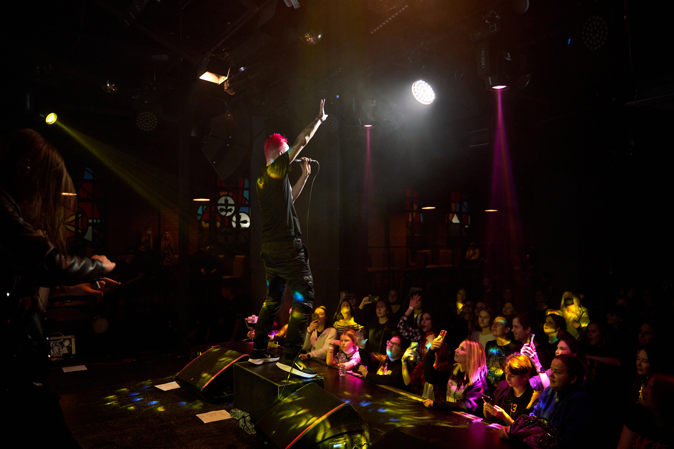 Концерт Mable's Broadway и Multiverse в клубе Pravda. Лена Монахова — портретный и концертный фотограф в Санкт-Петербурге