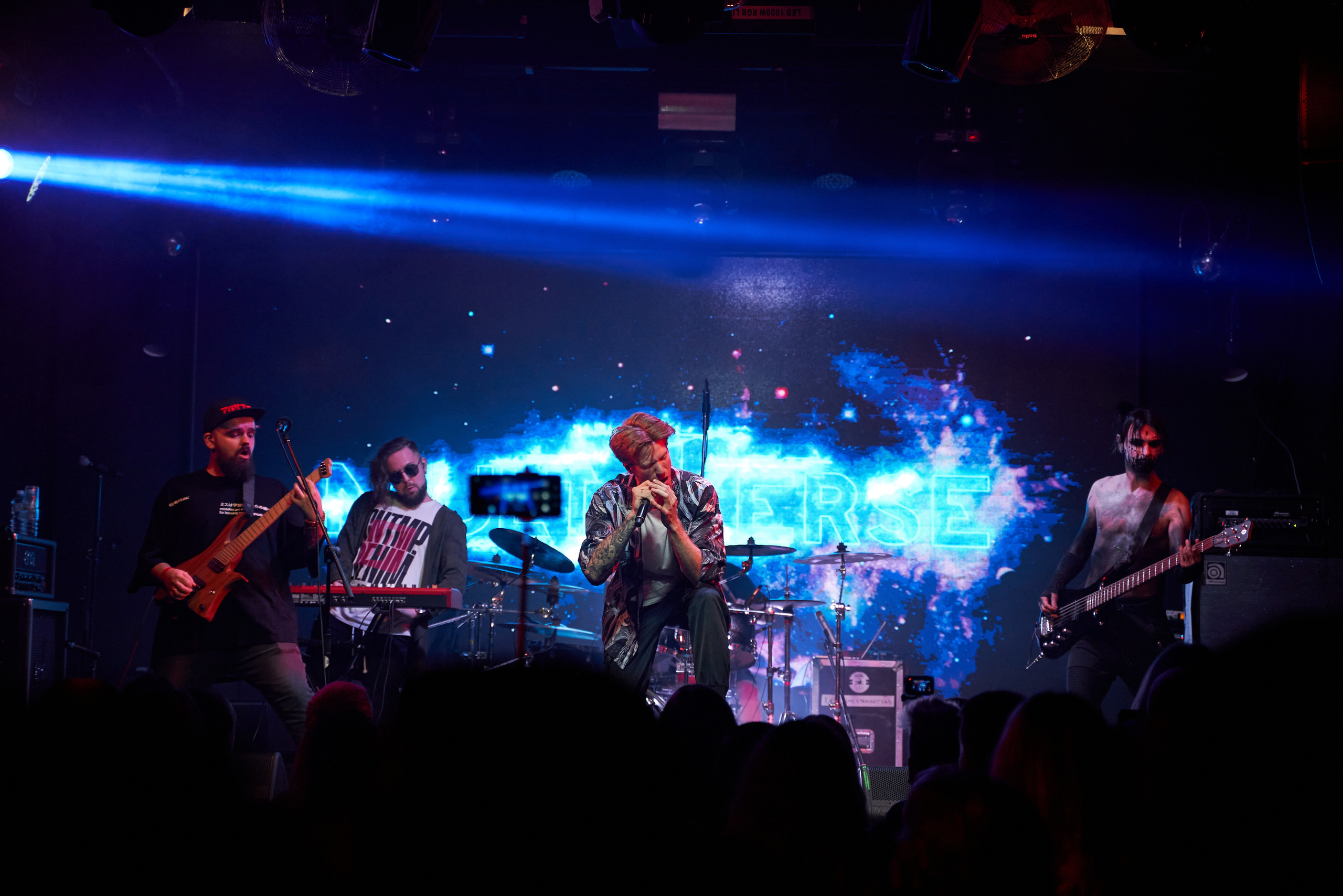 Концерт Mable's Broadway и Multiverse в клубе Pravda. Лена Монахова — портретный и концертный фотограф в Санкт-Петербурге