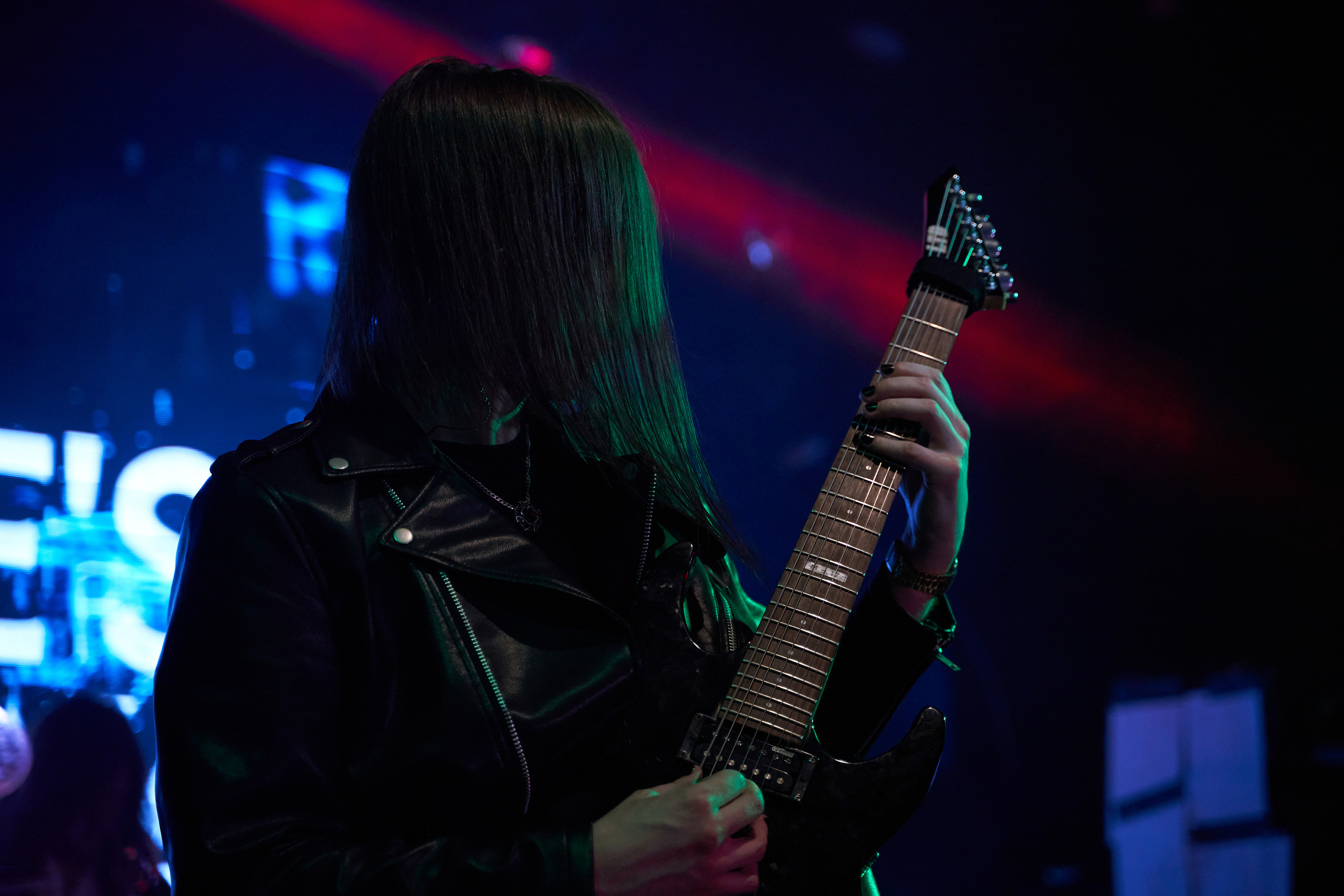 Концерт Mable's Broadway и Multiverse в клубе Pravda. Лена Монахова — портретный и концертный фотограф в Санкт-Петербурге