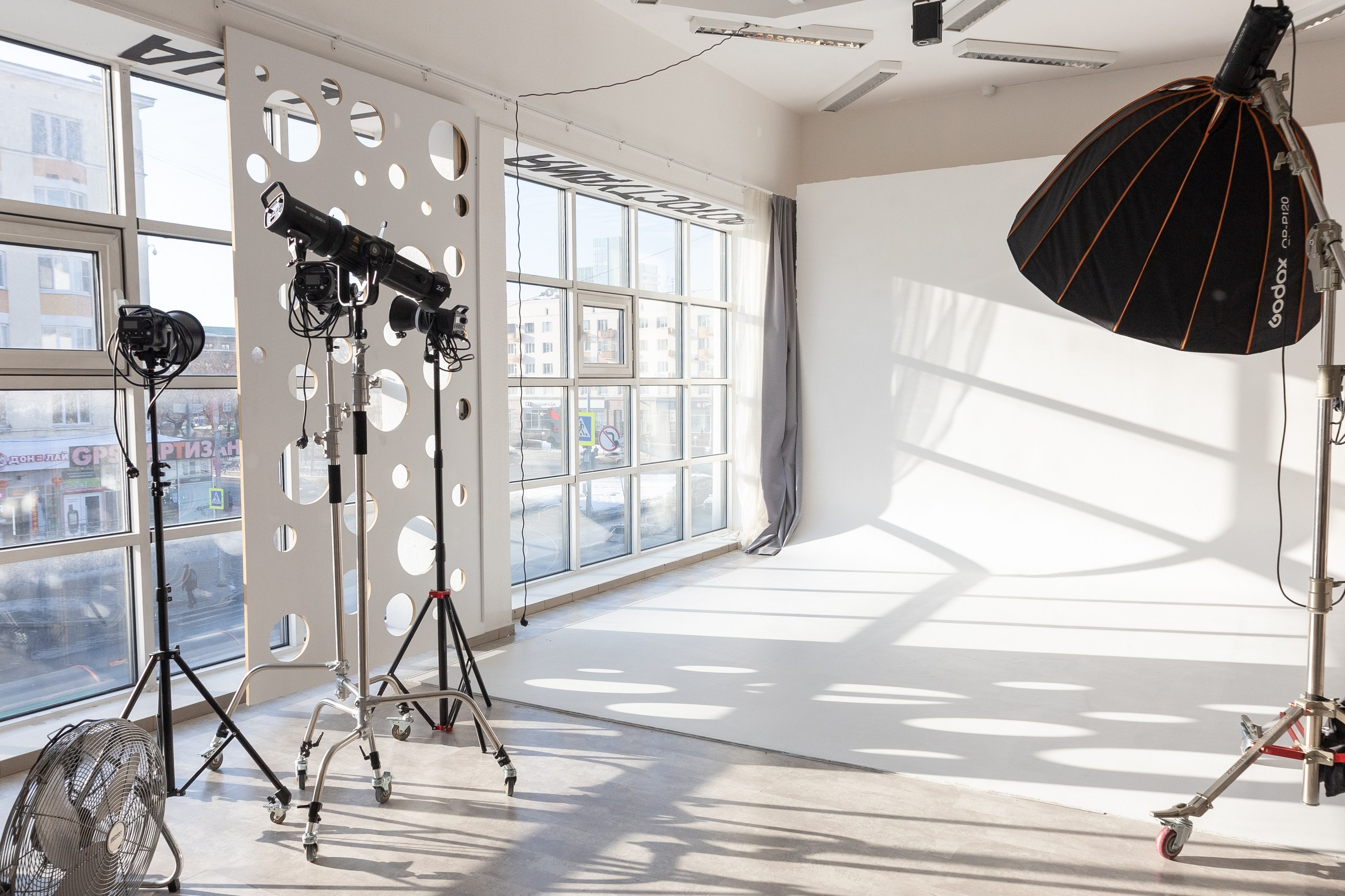 Фотостудии в Екатеринбурге. Портретный фотограф Ксения
