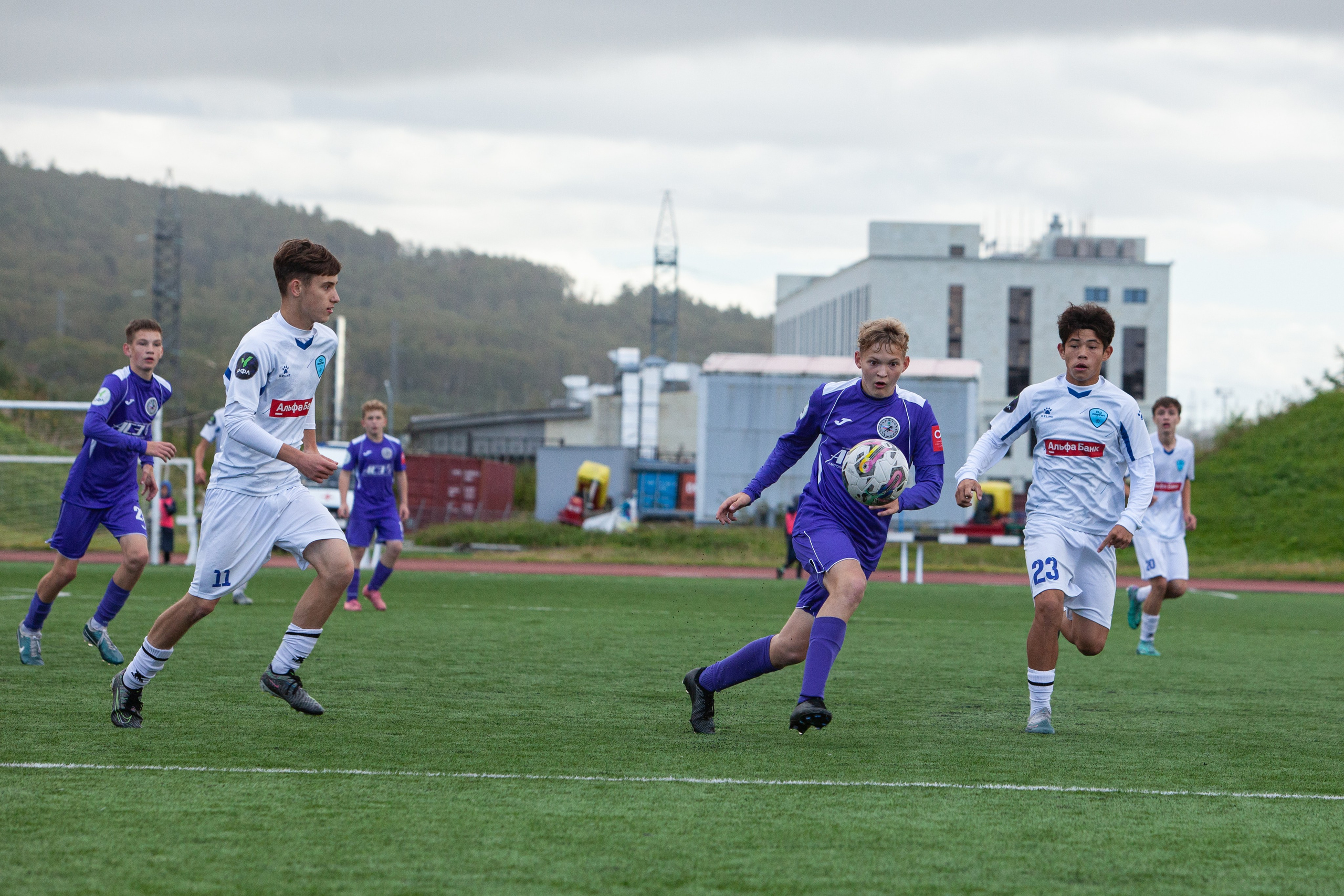 Матч юношеской футбольной лиги между командами СШ «Сахалин» и «СШОР № 1» (Комсомольск-на-Амуре). Кутузов Евгений Фотограф в Южно-Сахалинске