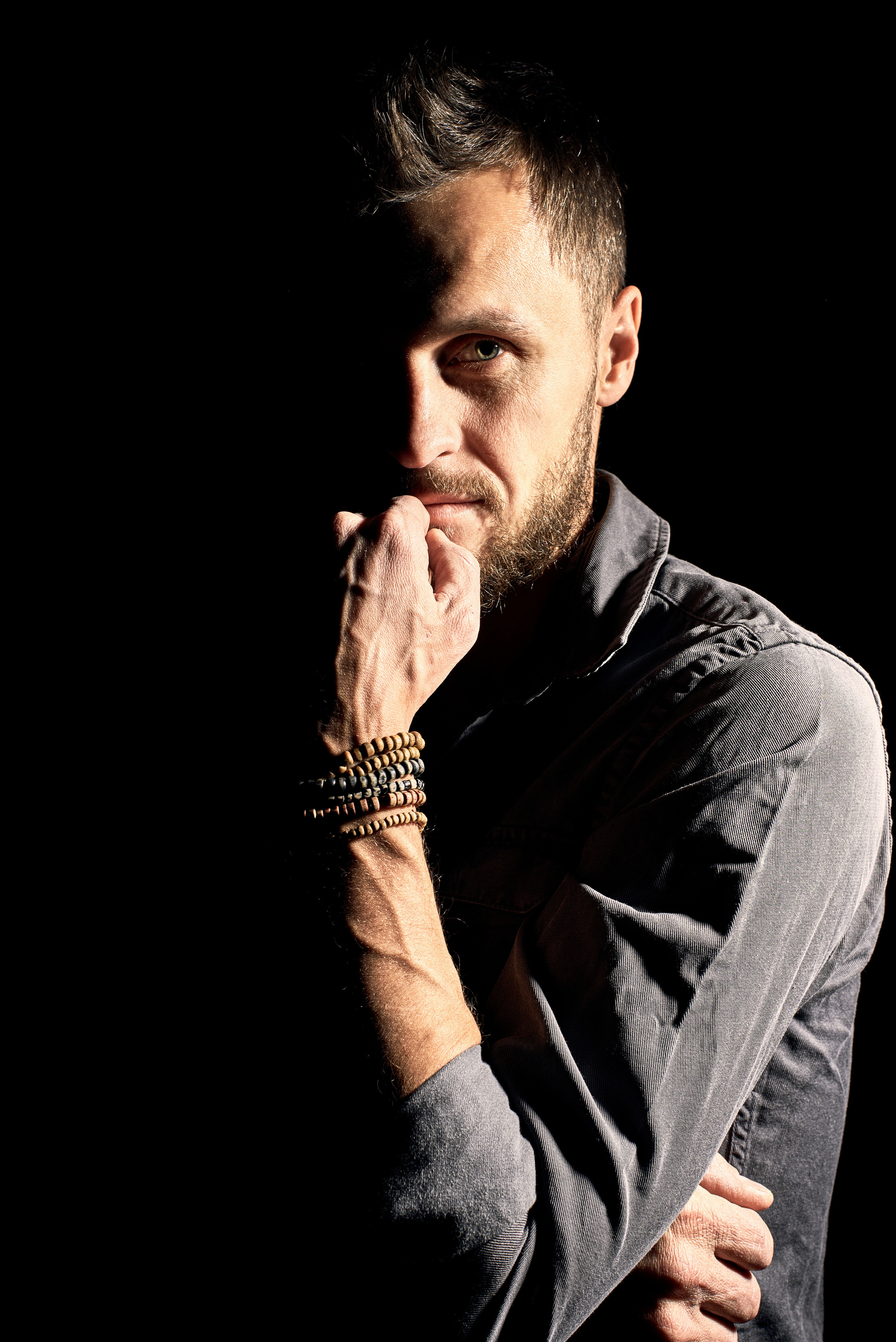 Брутальный мужчина. Бизнес фотография