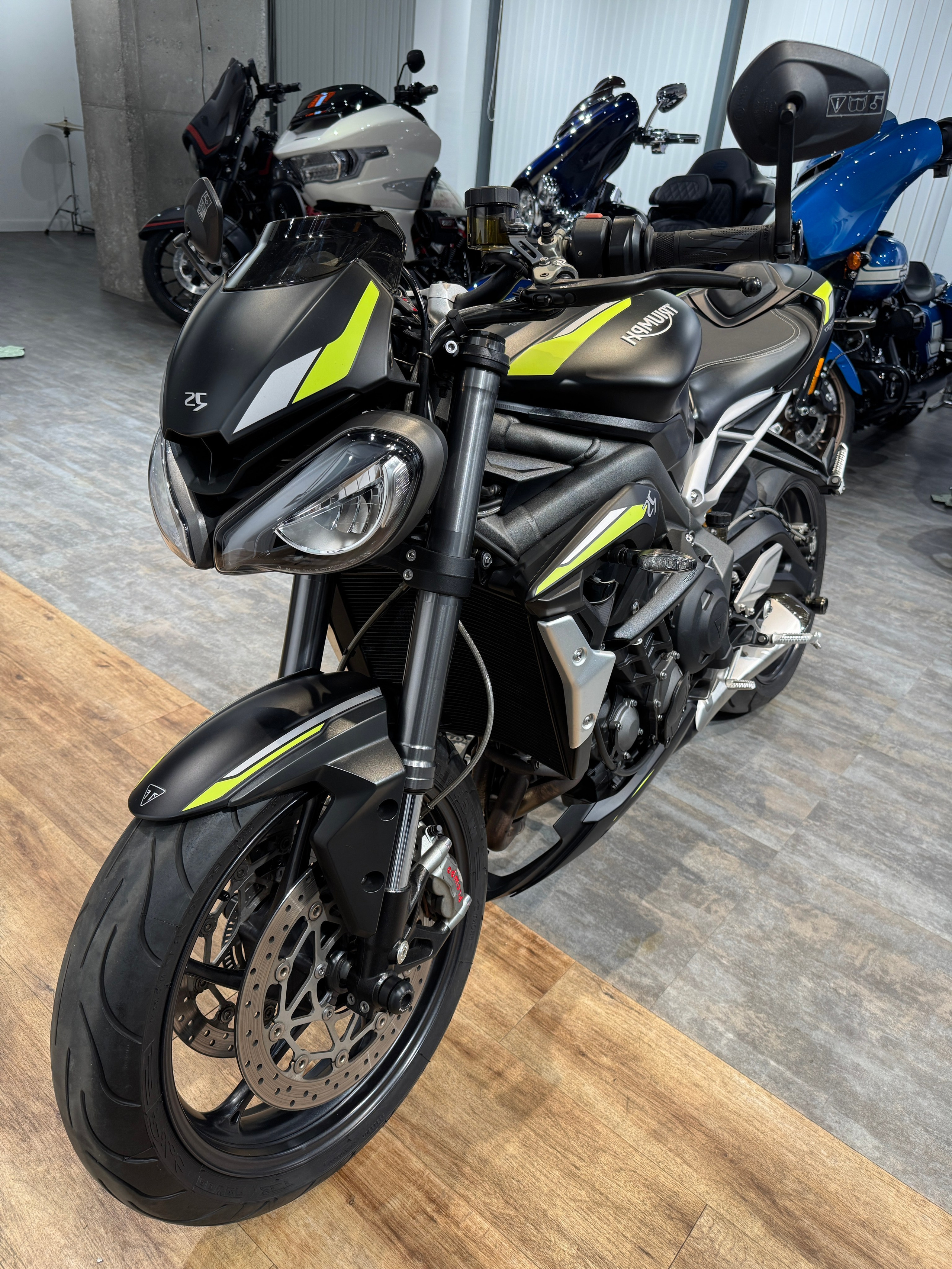 Triumph Street Triple 765 RS 2020. Hello Davidson, Москва. Только хорошие мотоциклы…