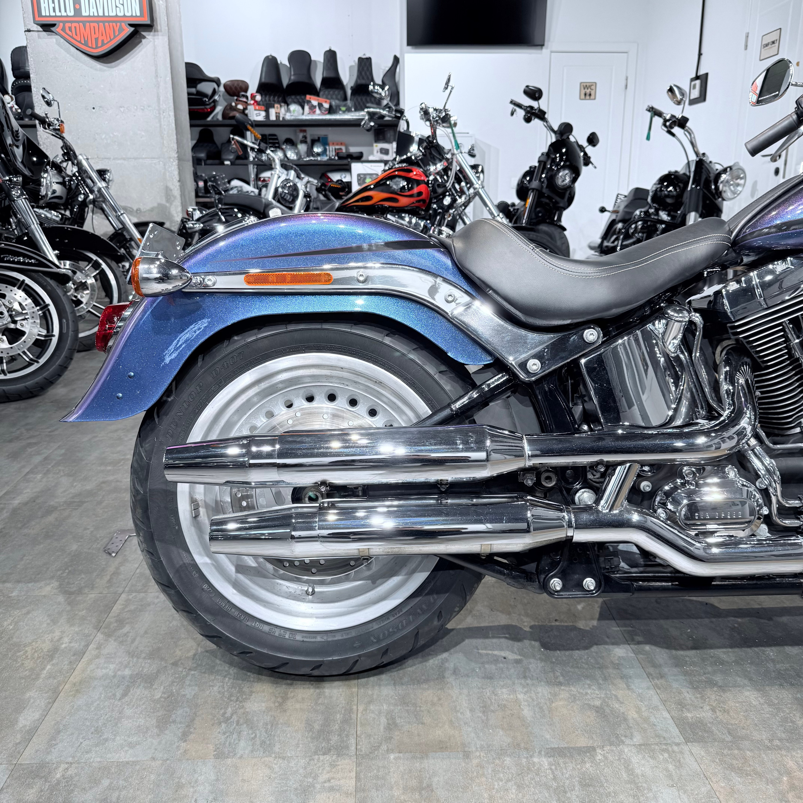 Мотоциклы Harley-Davidson 2010 Fat Boy (Flame Blue Pearl) (Softail) — купить мотоцикл. Hello Davidson, Москва. Только хорошие мотоциклы…